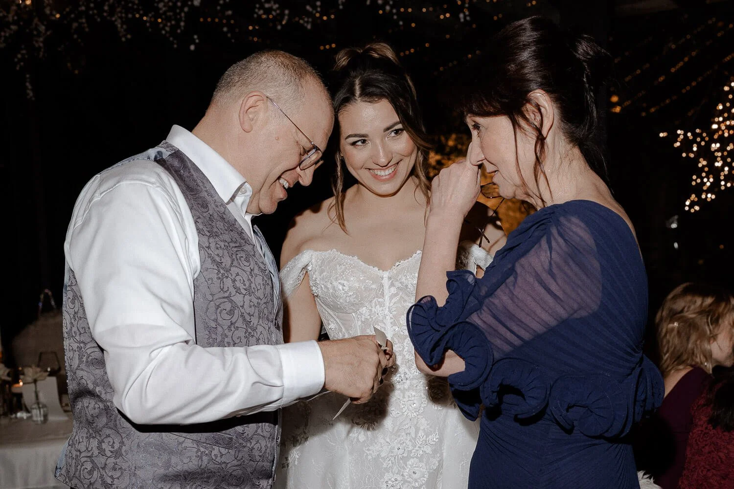 Herzensmoment am Abend – liebevolle Worte &amp; Lachen mit der Braut