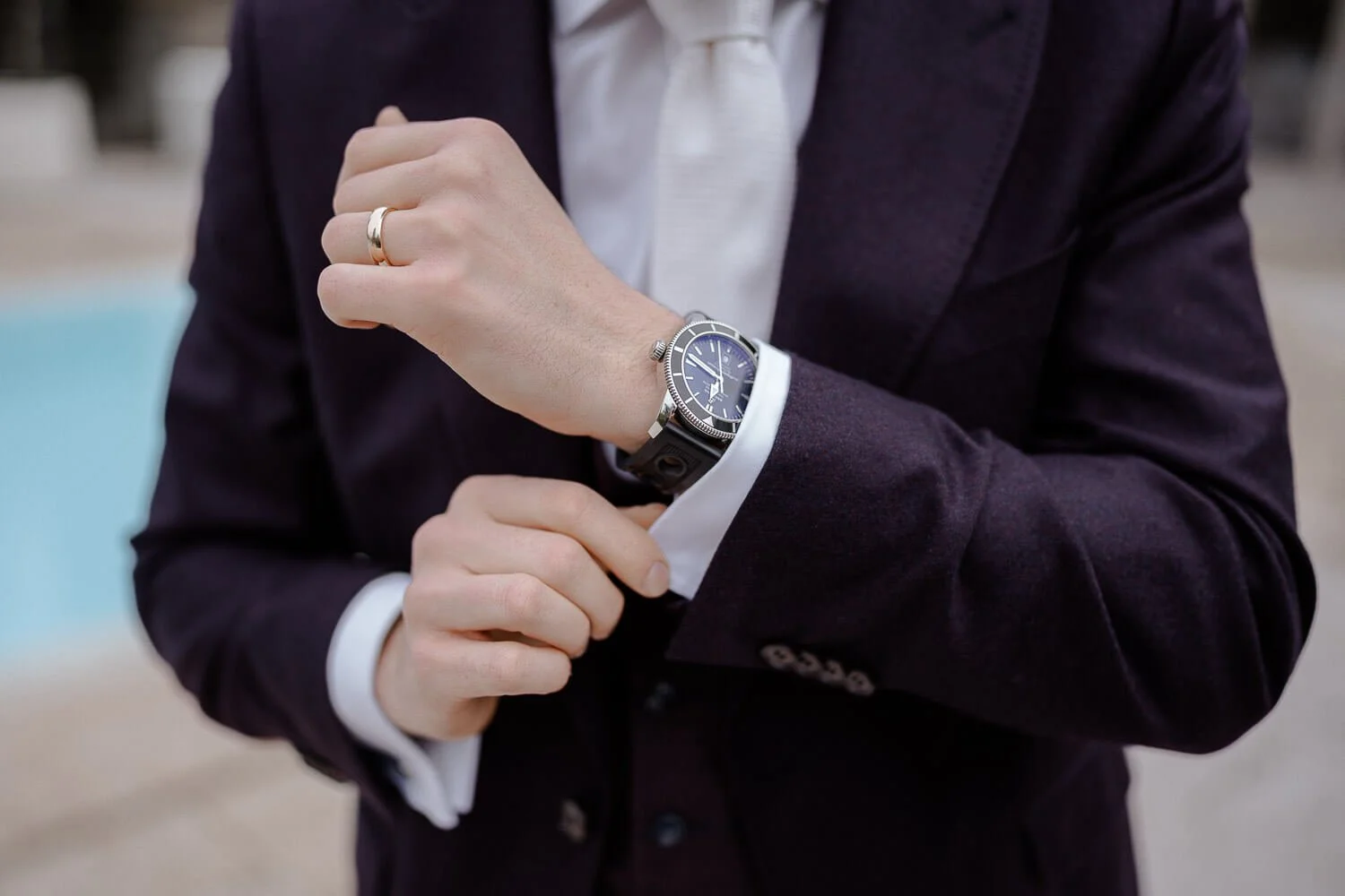 Detail: Uhr &amp; Manschette des Bräutigams