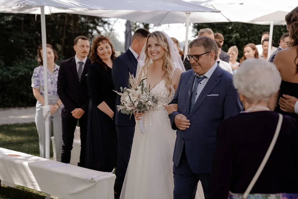 Einzug-Braut-Vater-Hochzeit.jpg