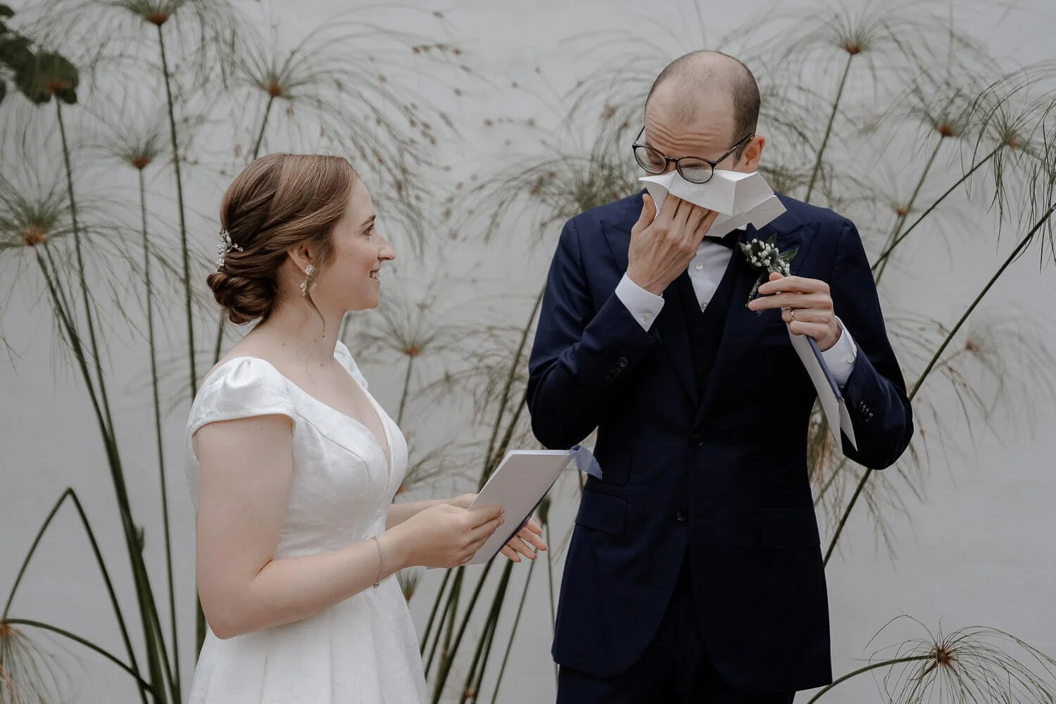 Freie Trauung im Eisernen Haus München mit emotionalem Bräutigam