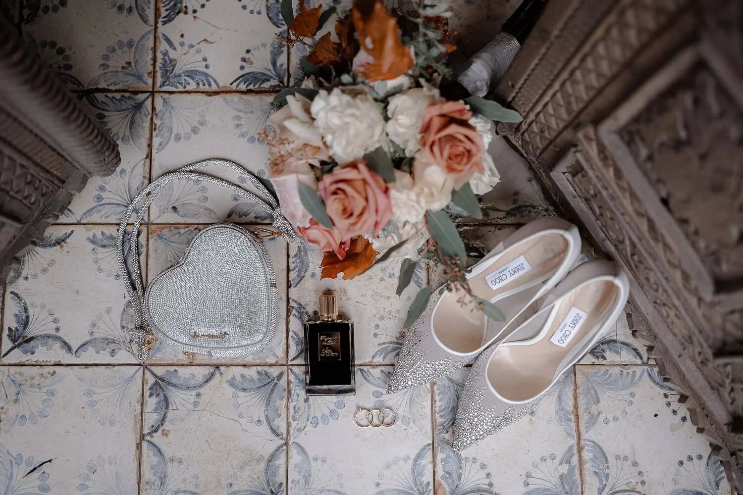 Brautschuhe, Bouquet & Ringe flatlay – Morrhof Hochzeit Detailfoto