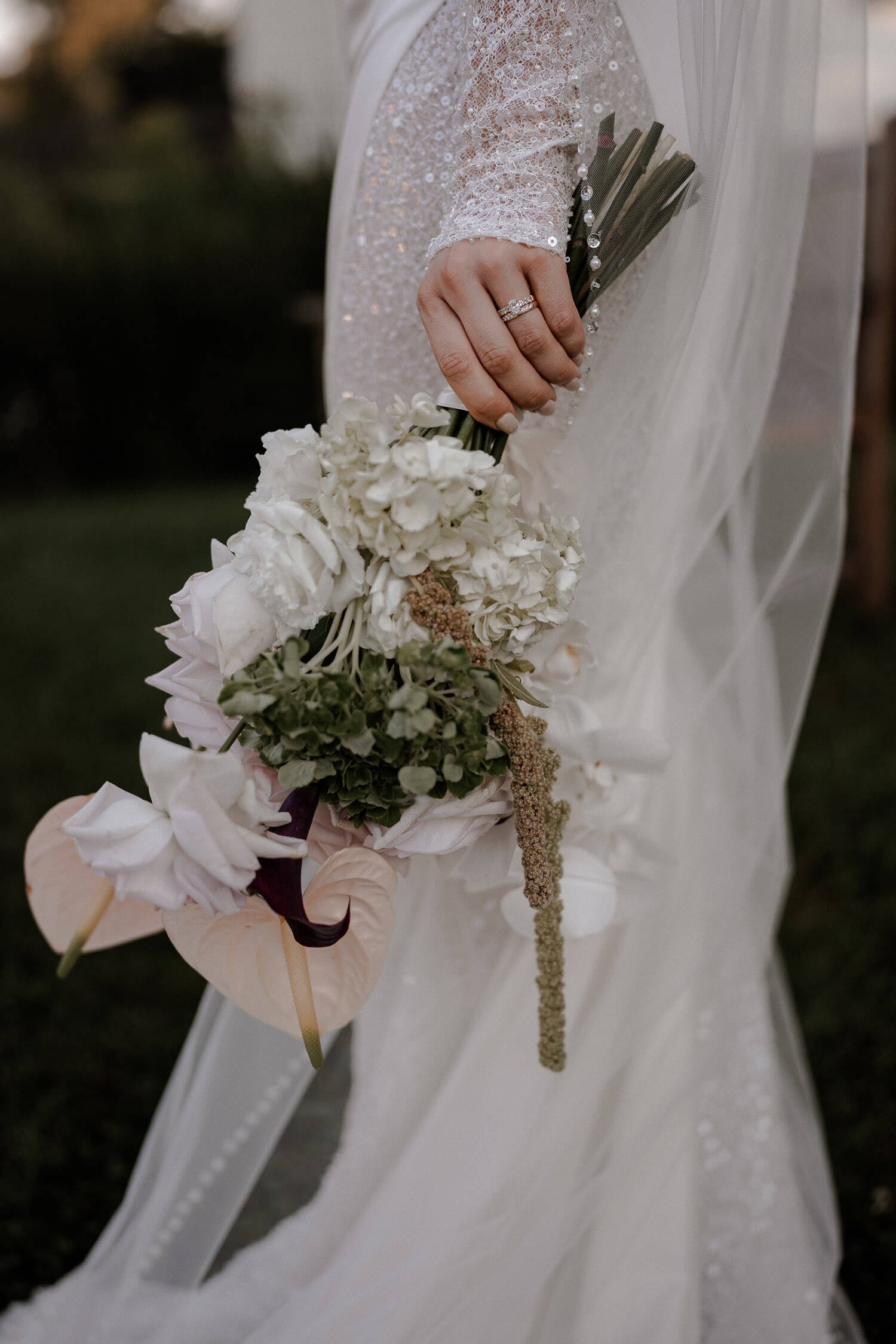 Detailaufnahme Brautstrauß – Eleganter Hochzeitsstrauß mit Orchideen und Rosen in sanften Farben.