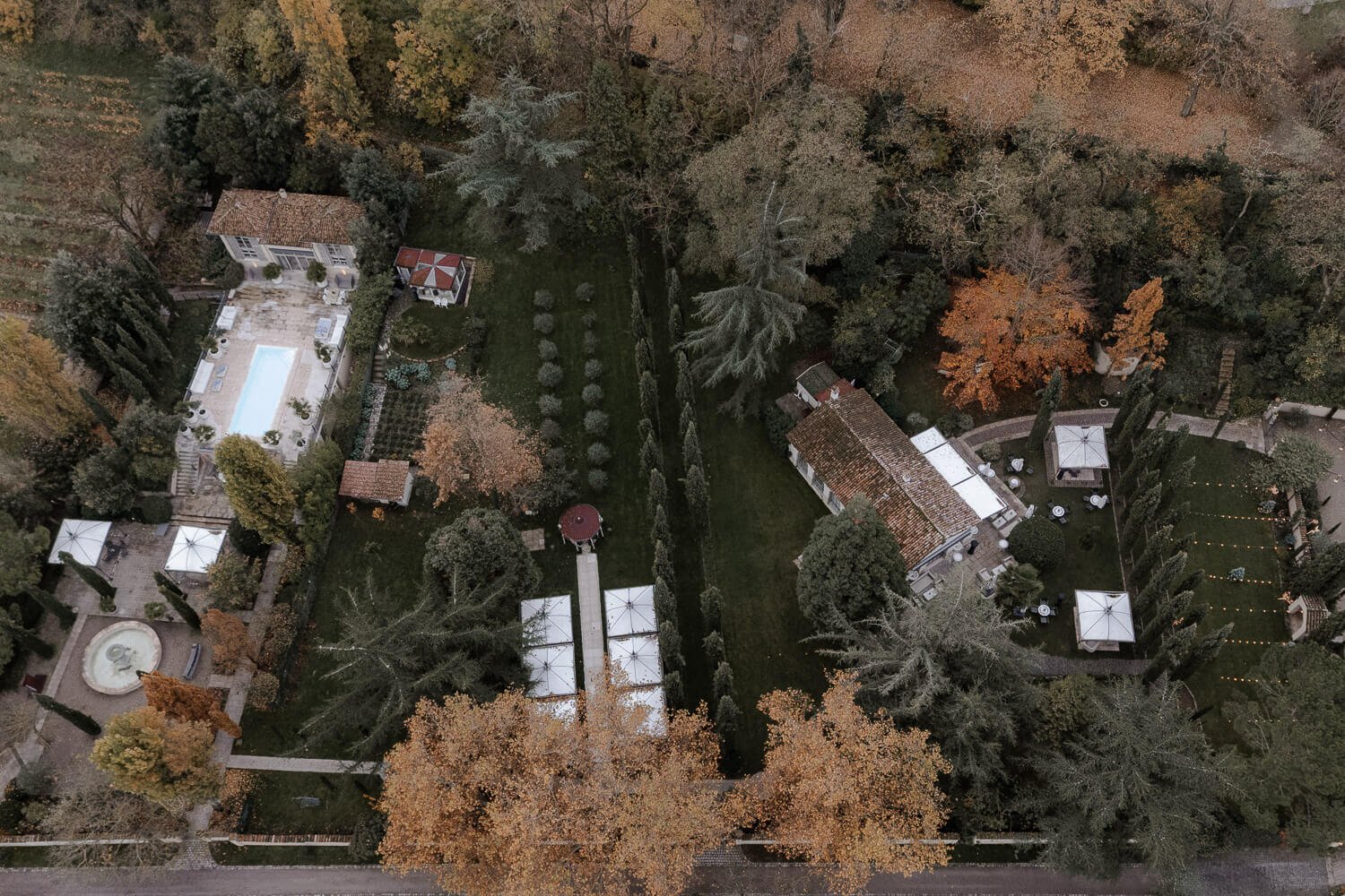 Luftaufnahme der Anlage Morrhof in Großkarlbach, Pfalz