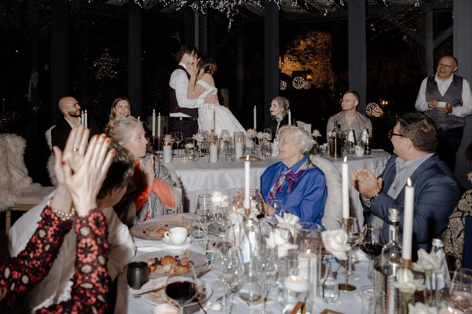 Kuss &amp; Applaus – emotionaler Moment während der Reden