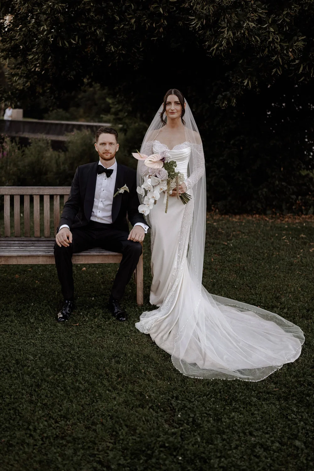 Brautpaar Porträt im Garten