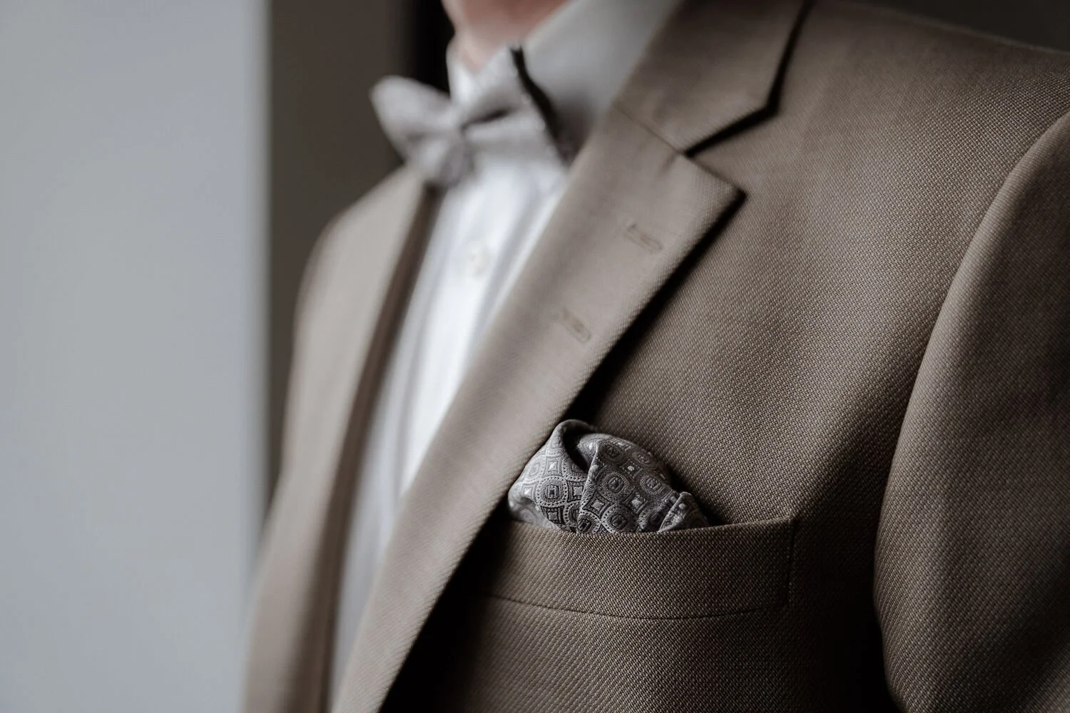 Detail: Einstecktuch im Anzug, andaz munich schwabinger tor by hyatt