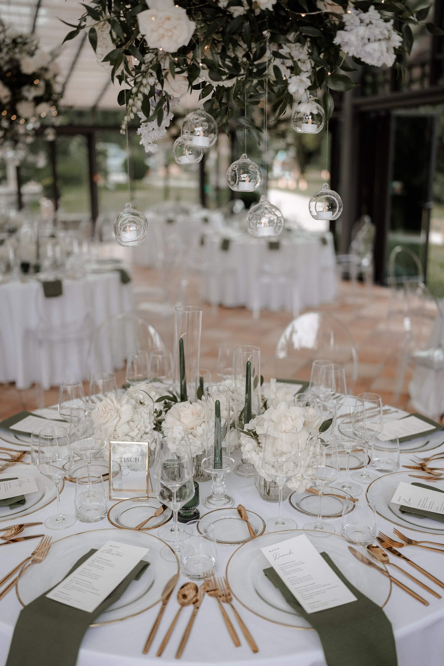 Eleganter Hochzeitstisch im La Villa am Starnberger See.