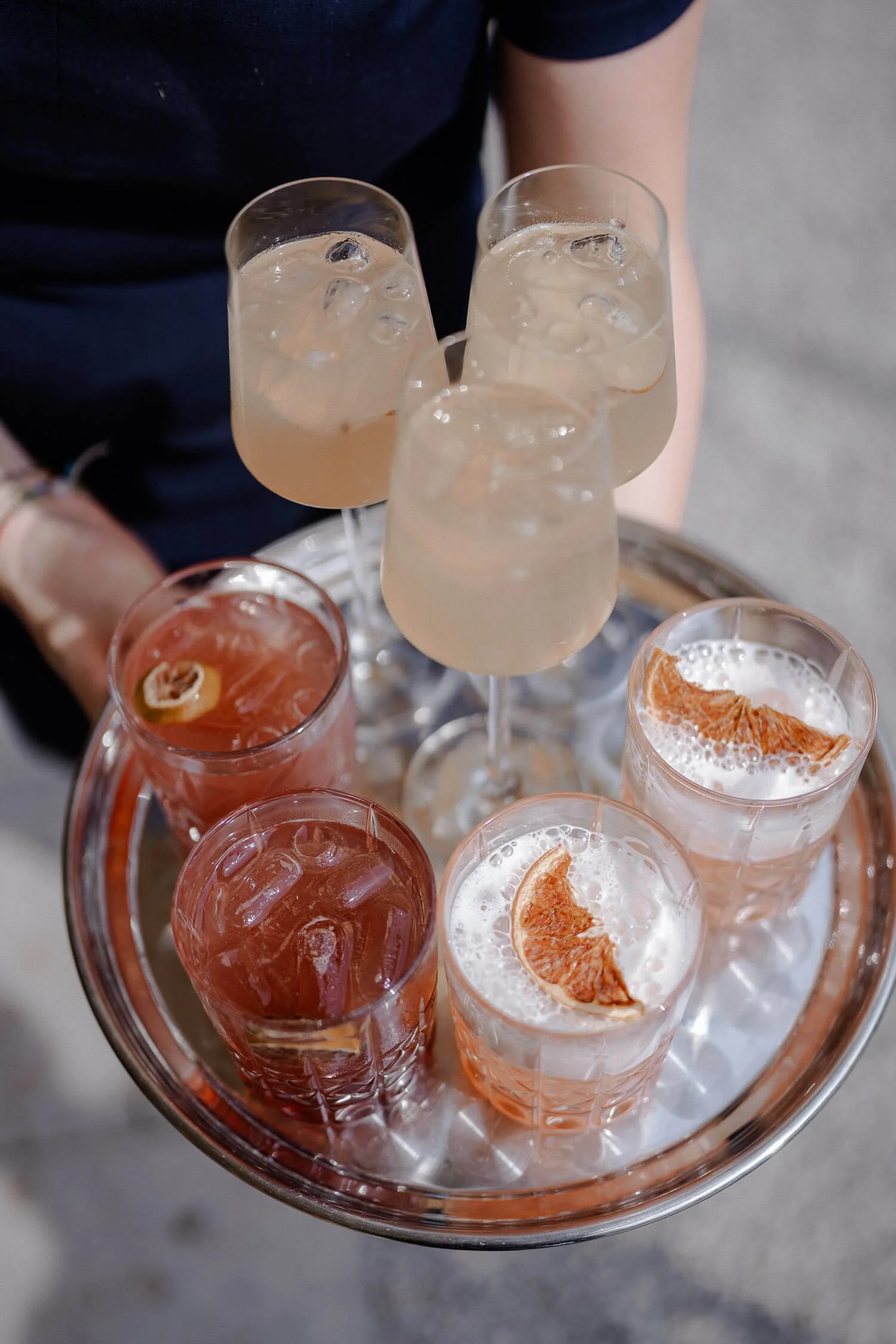 Frische Signature Drinks beim Sektempfang einer Hochzeit