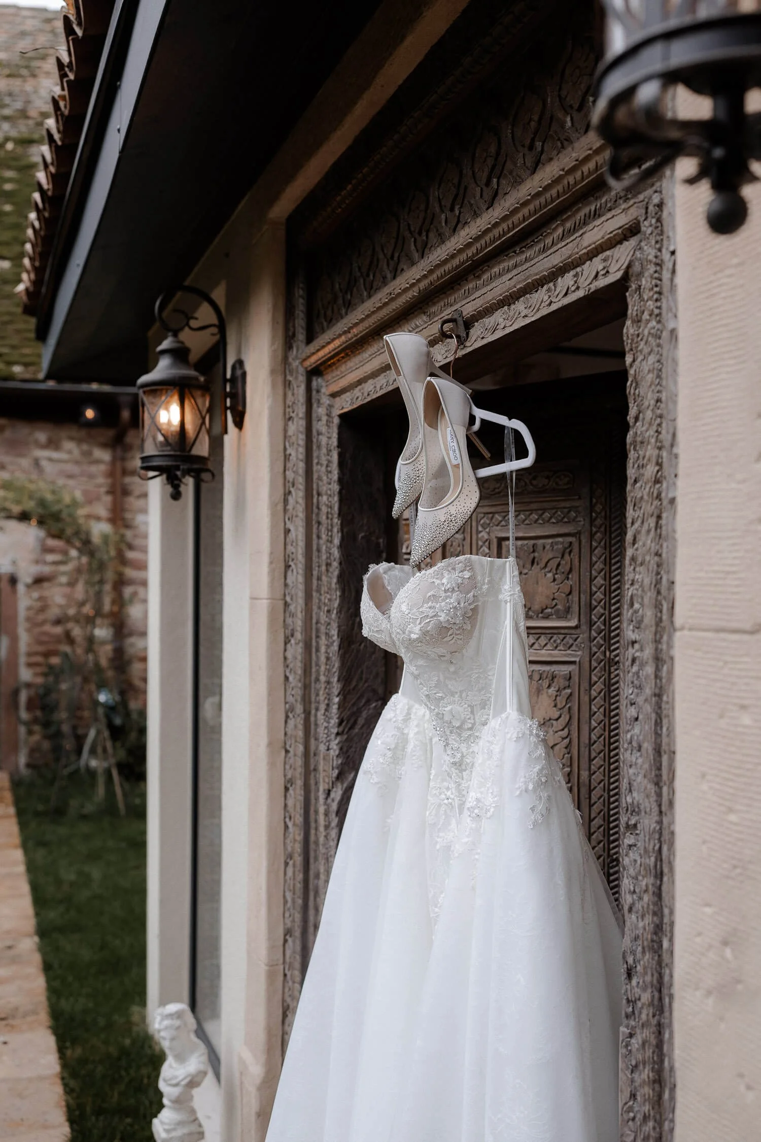 Brautkleid &amp; Schuhe am Beauty Salon – Getting Ready im Morrhof