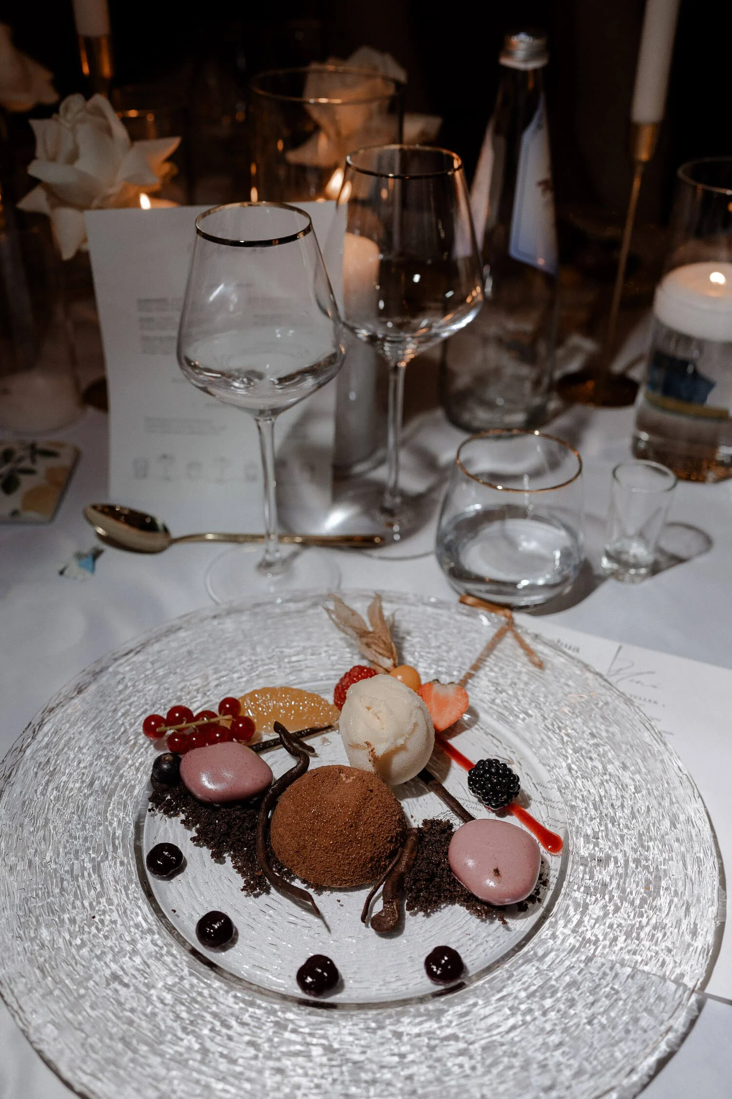 Dessert-Kunstwerk – süßes Finale im Kerzenlicht