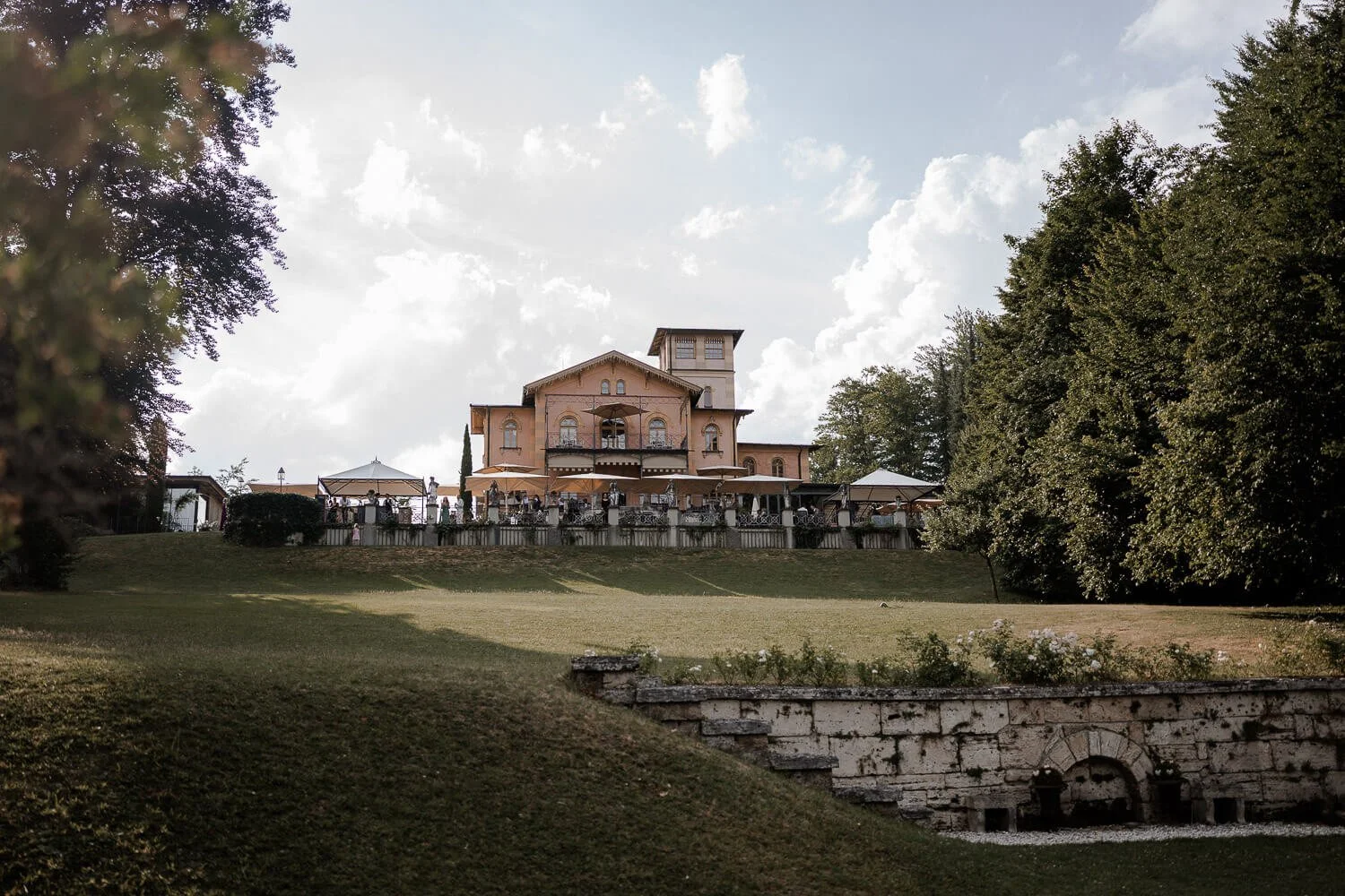 Hochzeitslocation La Villa mit Park am Starnberger See, fotografiert vom Hochzeitsfotograf München
