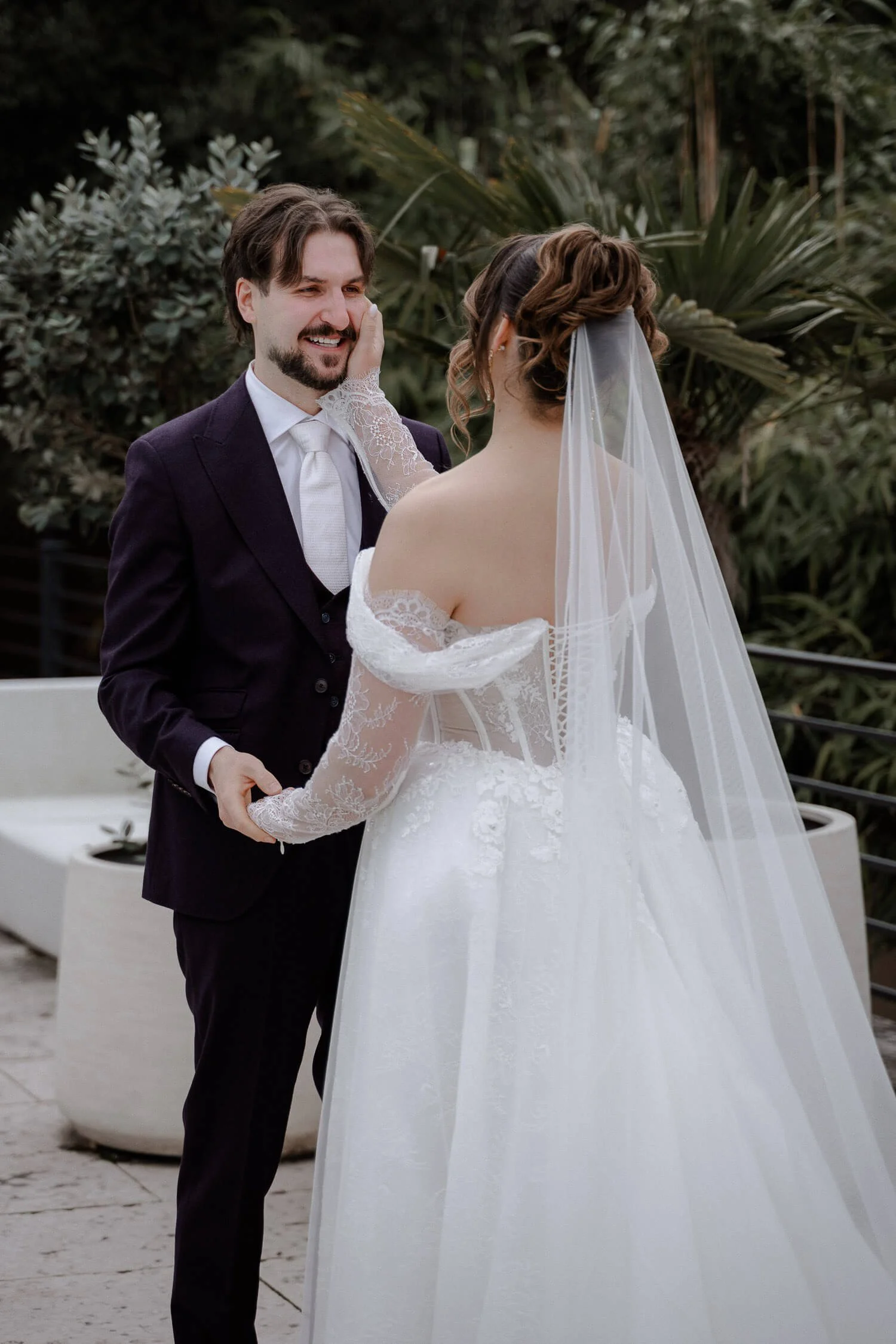 Emotionaler-First-Look-Brautpaar.jpg