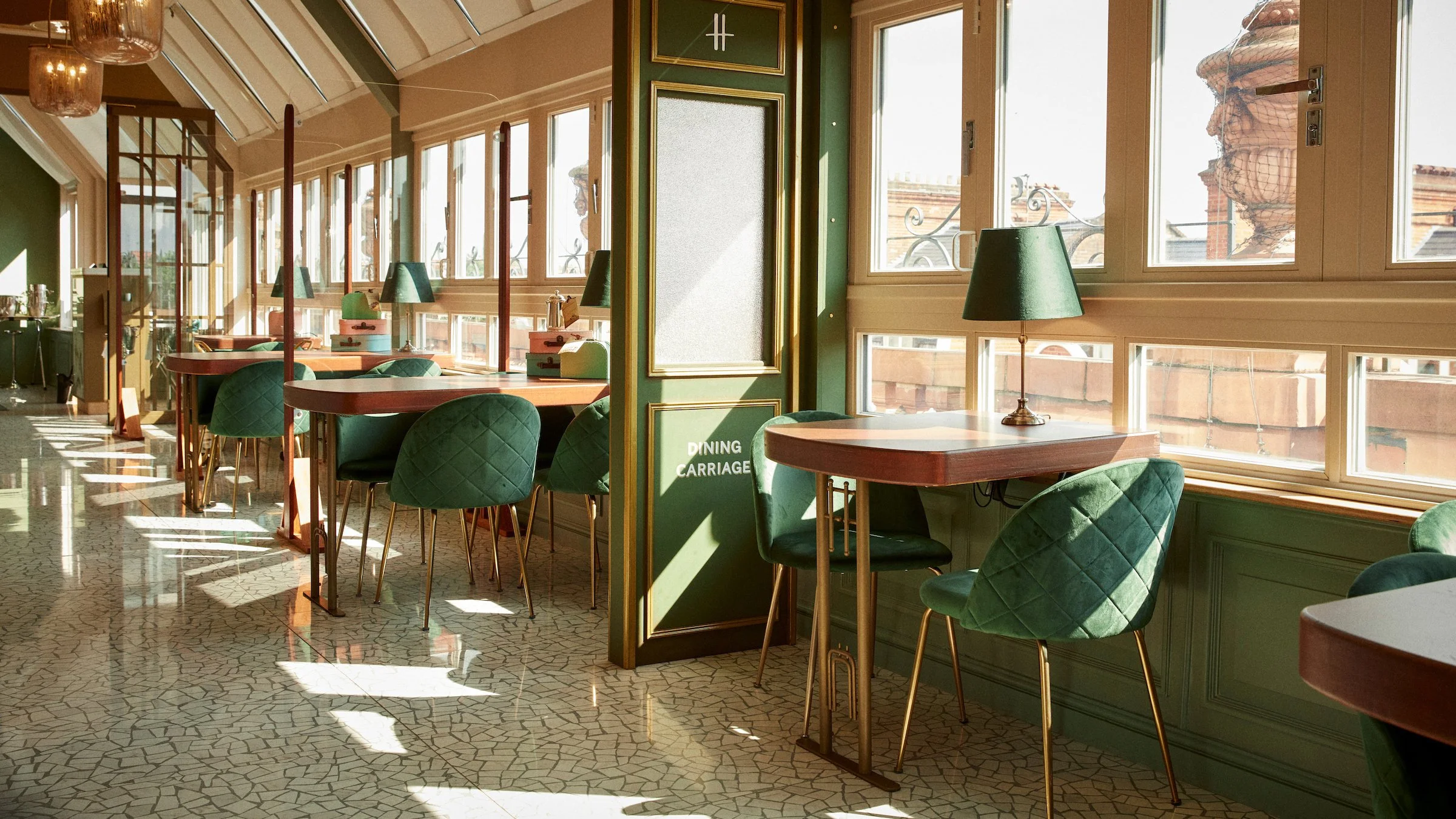 Proud_Robinson_Harrods_Train_00266.jpg