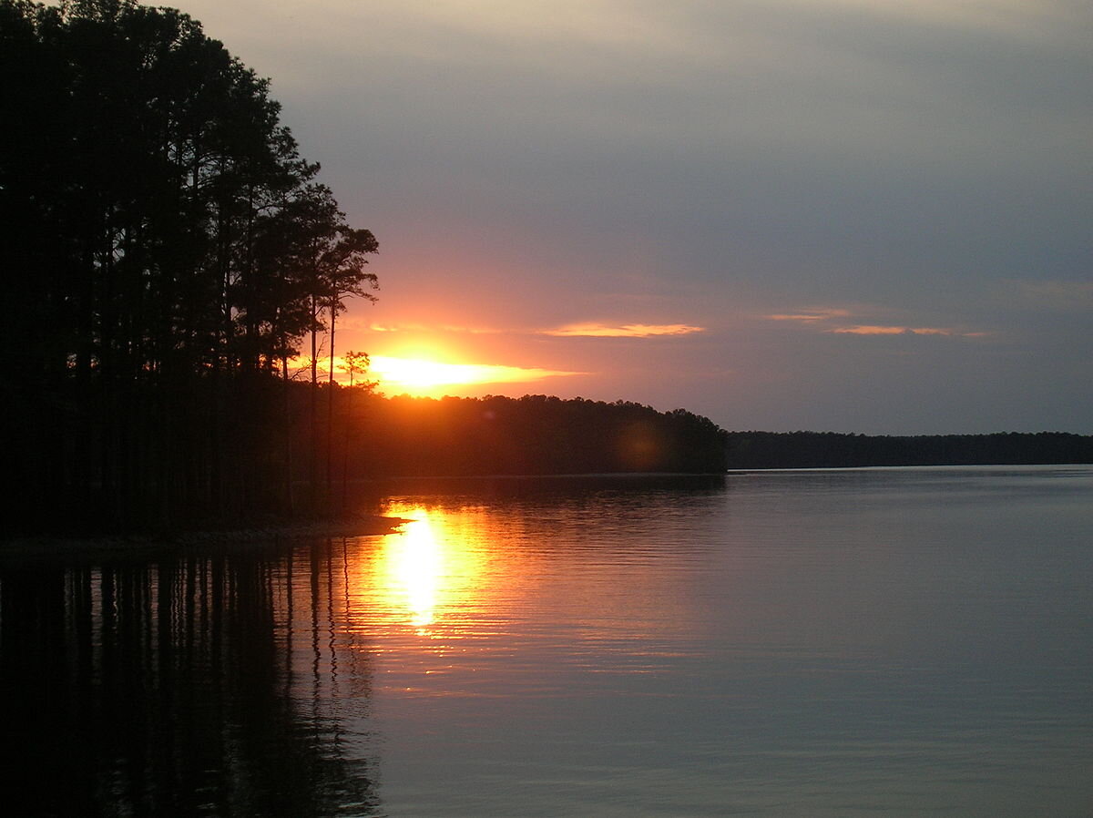 1200px-Sunset_clarkshill-lake.jpg