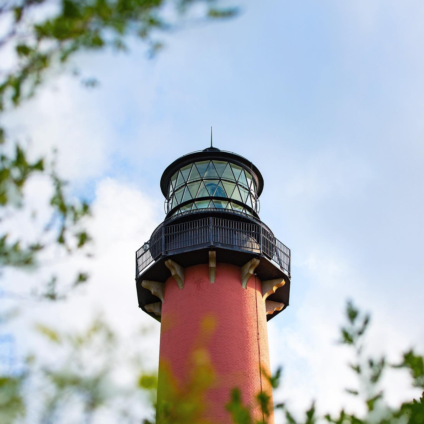 Standing tall since 1860 🌟@jupiter_lighthouse

#jupiterinletlighthouse #discoverjupiterfl #jupiterlighthouse #lighthouse #jupiterfl #townofjupiter #palmbeach #florida #jupscoop #injupiter #exploreflorida #explorida #floridascenes #iloveflorida
