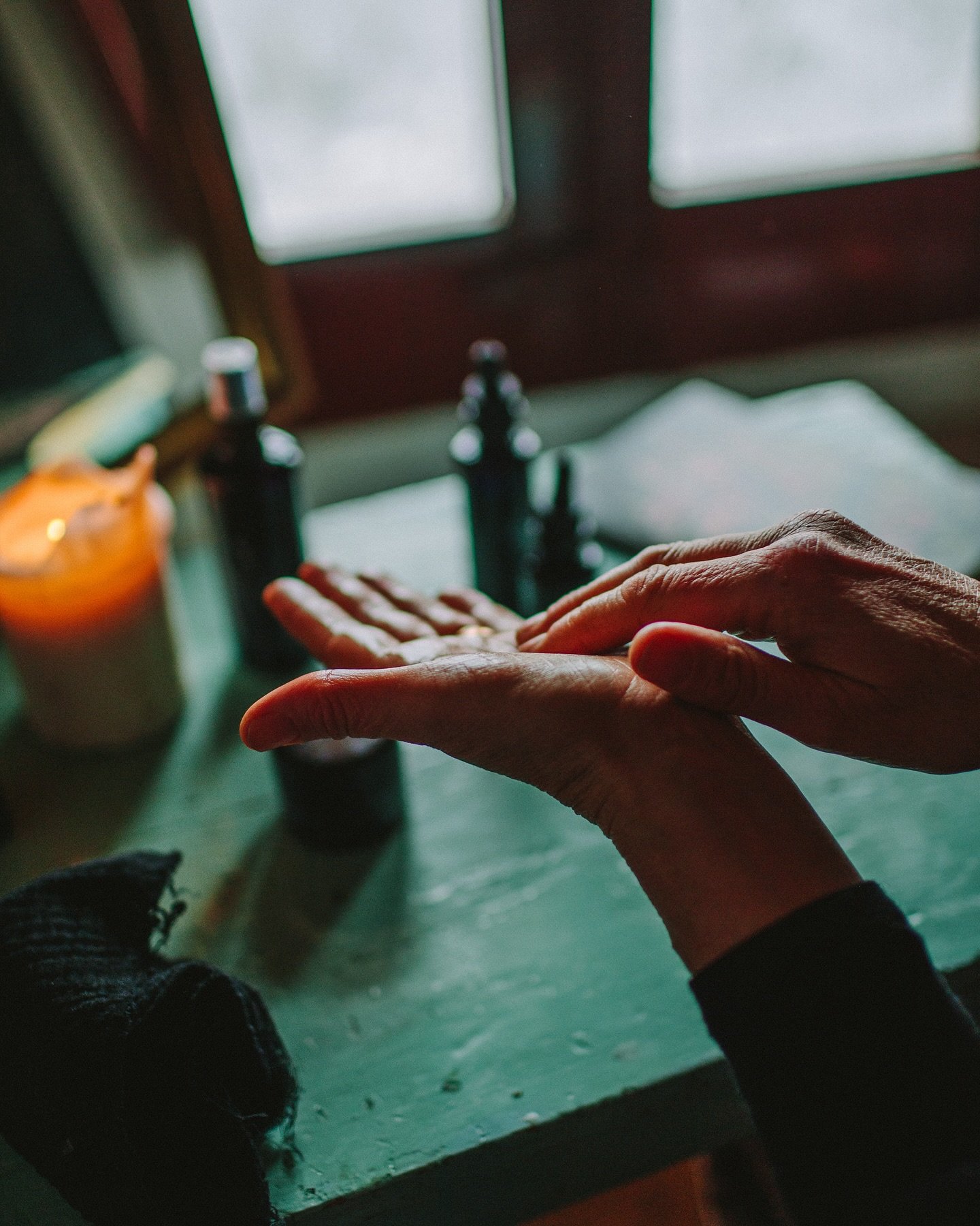 On CONNECTION

Connect with yourself and nature through small, meaningful rituals that nourish your body and mind. Early evening, light a candle, clear your space with a sage smudge stick and prepare a seasonal plant tea infusion. 

Cleanse your face
