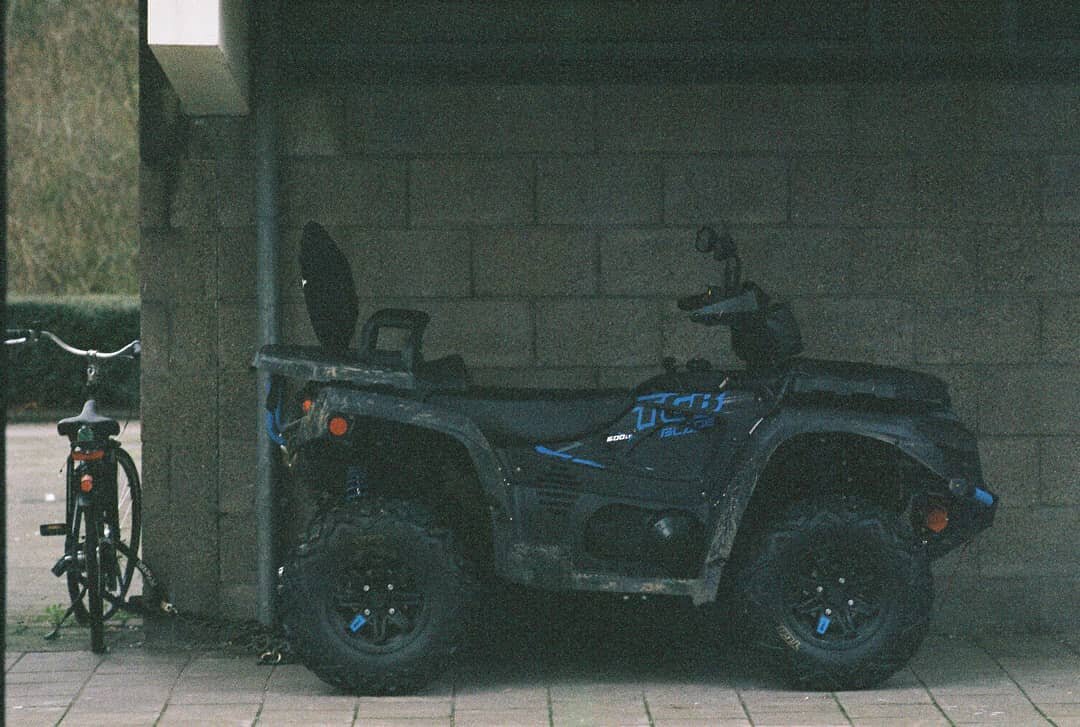 Compensation on wheels

#analogphotography 
#photography 
#canon
#osdorp 
#toysforboys 
#vroemvroem