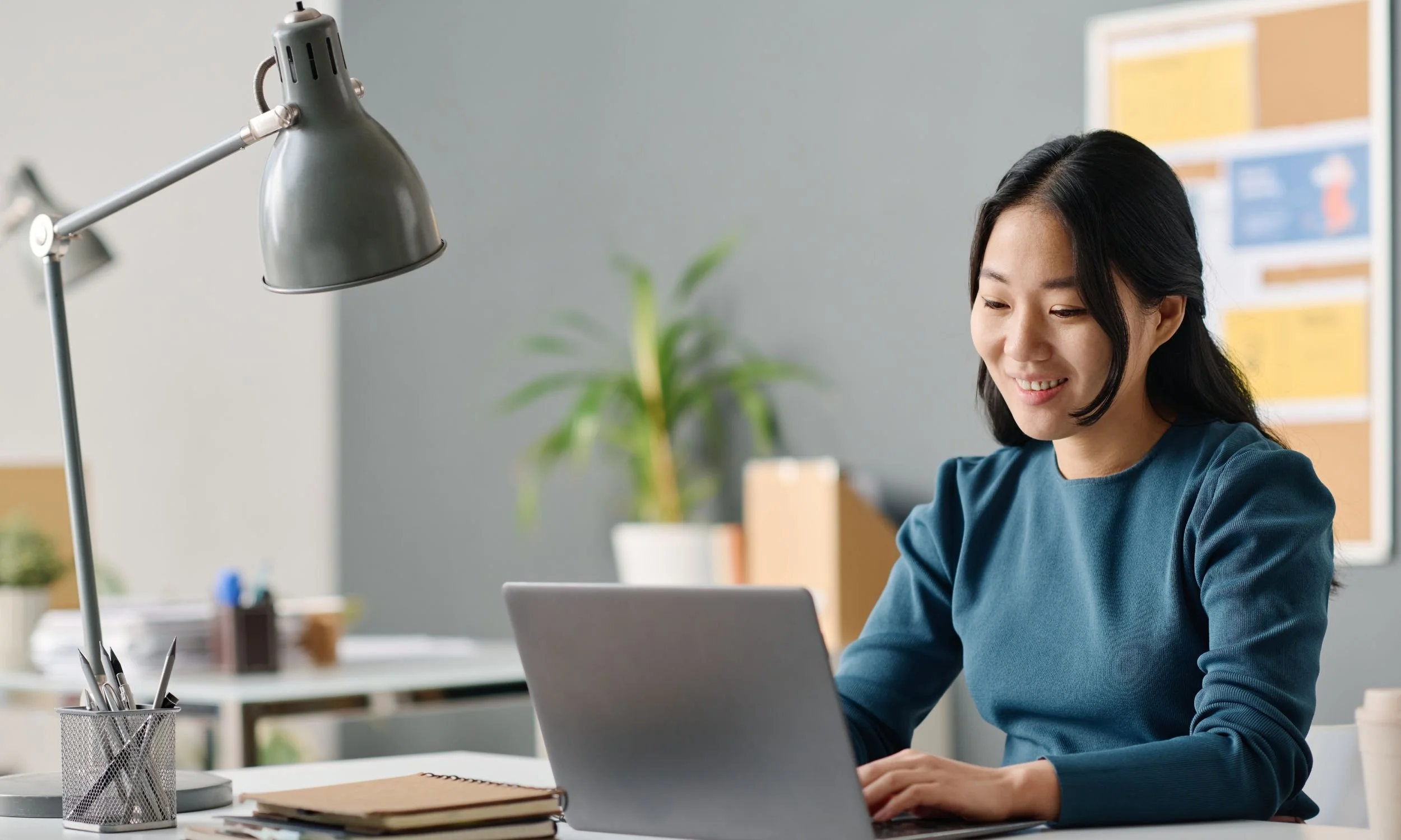 Social Media Support: How Executive Assistants Maintain Digital Presence 