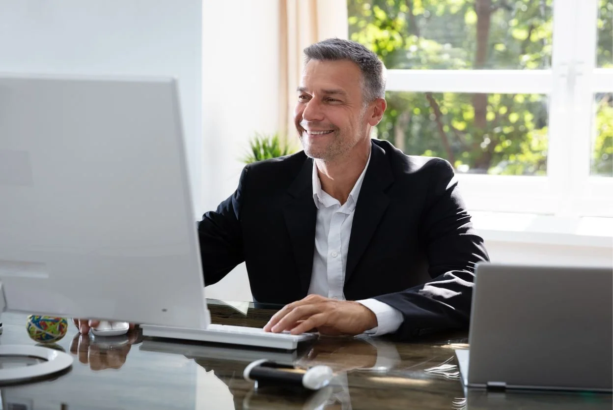 executive-at-desk-computer.jpg