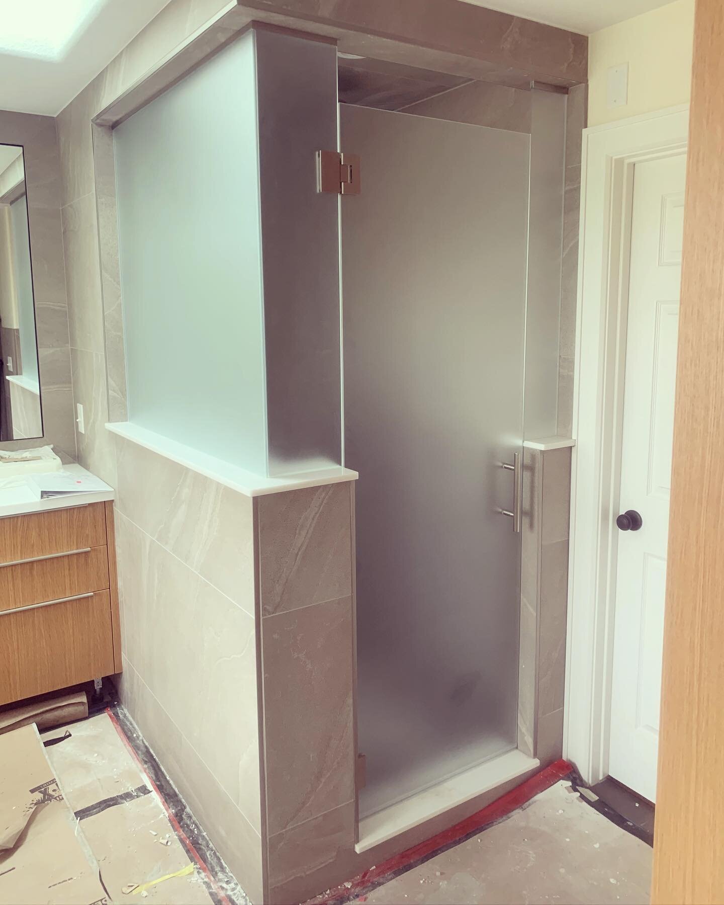 Like your privacy when you shower? Let&rsquo;s get you set up with some Starphire Velour Glass. Also, if you&rsquo;re looking for a handle that is just a standard round handle, the ladder pulls look amazing!