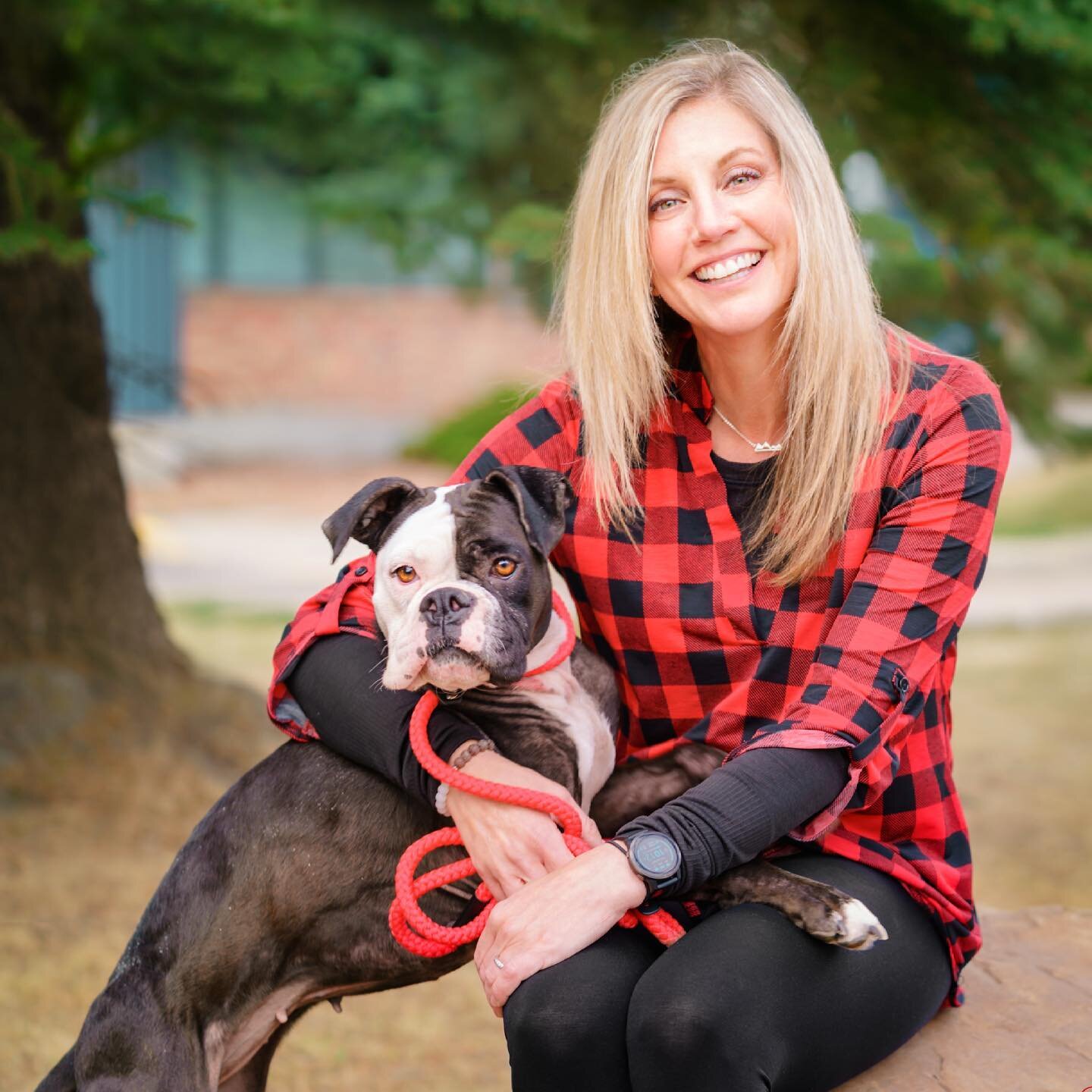 Covid really put a damper on photography this past year so I jumped at the opportunity to do this photo session for @deanna_runs, Executive Director at @aarcs, and boxer pup Ila. Watch for Ila in the coming weeks on #AARCS Adoptable Dogs web page. Th