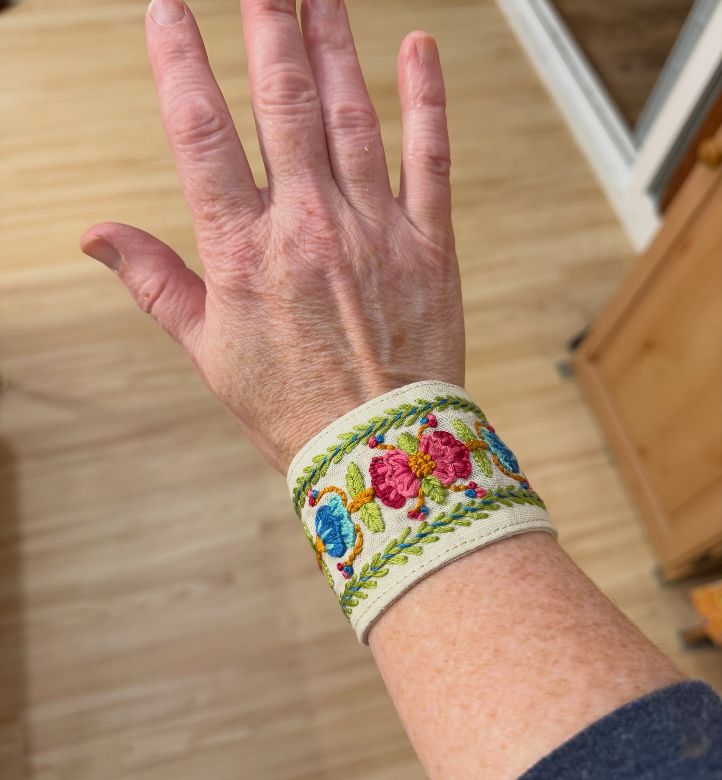 Did you do Making Zen online stitching retreat this year? I did and loved it. Lots of inspiration!! My favorite finish was this embroidered cuff thanks to @kasiajacquotembroidery #makingzen It&rsquo;s totally fun to wear!