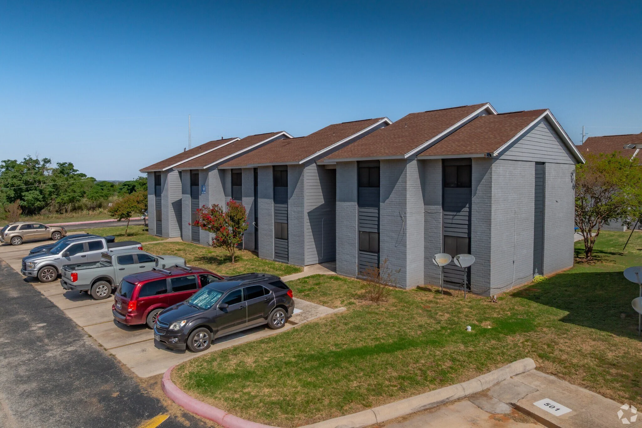 devine-place-apartments-devine-tx-unit-exterior.jpg