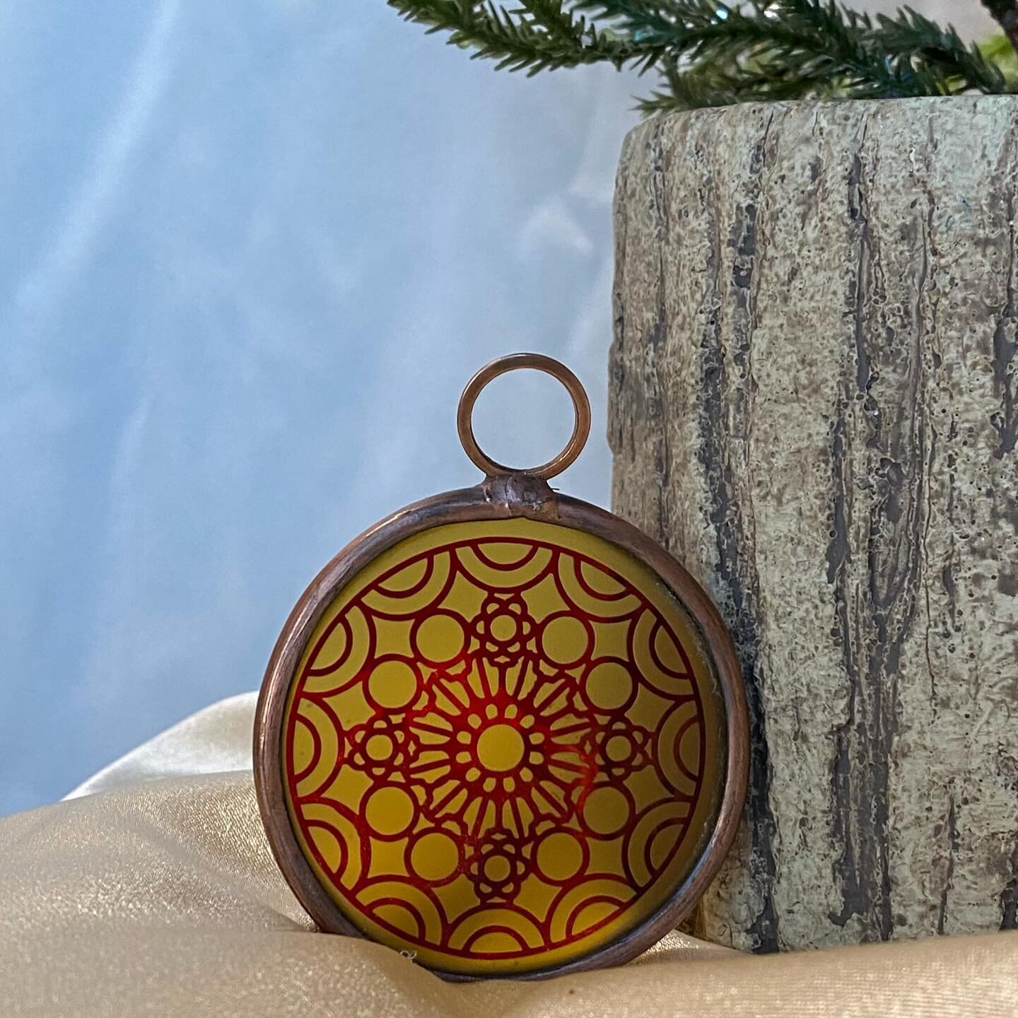 New on our website and in our studio: Etched Glass Ornaments! 🎁🎄

These ornaments are created from hand-blown pieces of glass, and etched with the beautiful pictured design.