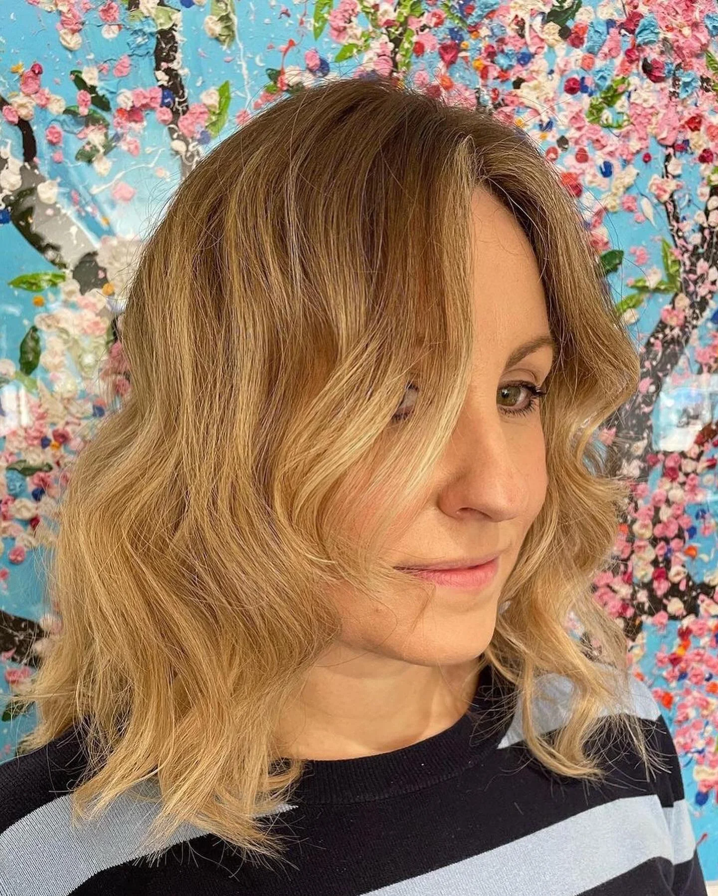 Posted @withregram &bull; @francesco_aresco Sexy creamy melted @davinescolor ✨✨

#foilayage with progress and 20vol
#babylights with Progress and 10vol
Roots with View 6/0 10vol
Hairline, mid/ends with View 10.23 10vol
Styling using @ghdhair 

@davin