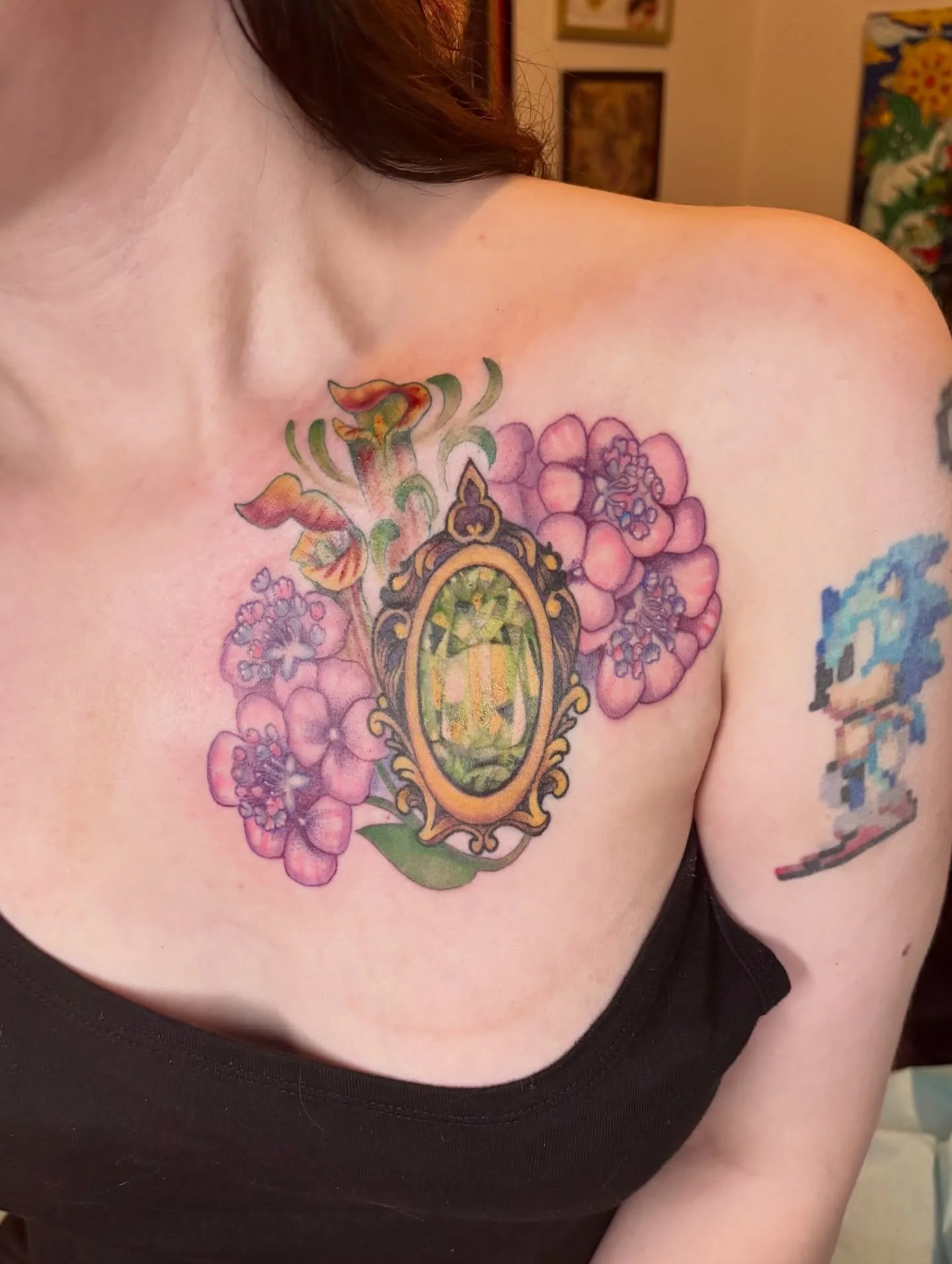 Lace cap hydrangea flower and &lsquo;Jack in the pulpit&rsquo; pitcher plants with a peridot gemstone for her mother ❤️ Thanks Hannah!
Some healed, some fresh. Also a pixelated Sonic I did 5+ years ago that is still looking great!

You can book with 