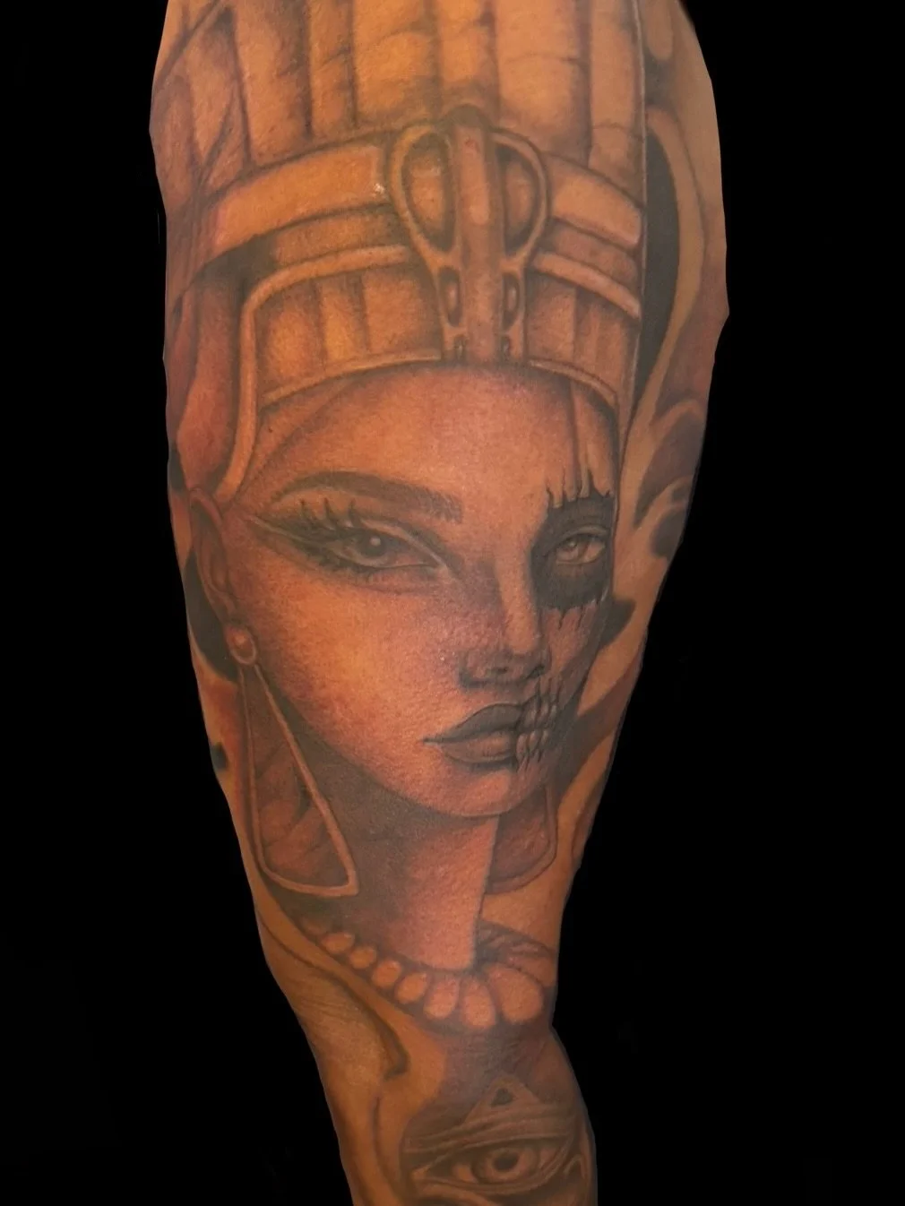 Egyptian themed sleeve. Loved doing this mummy queen! Thanks Nedra!

@time_bomb_tattoo