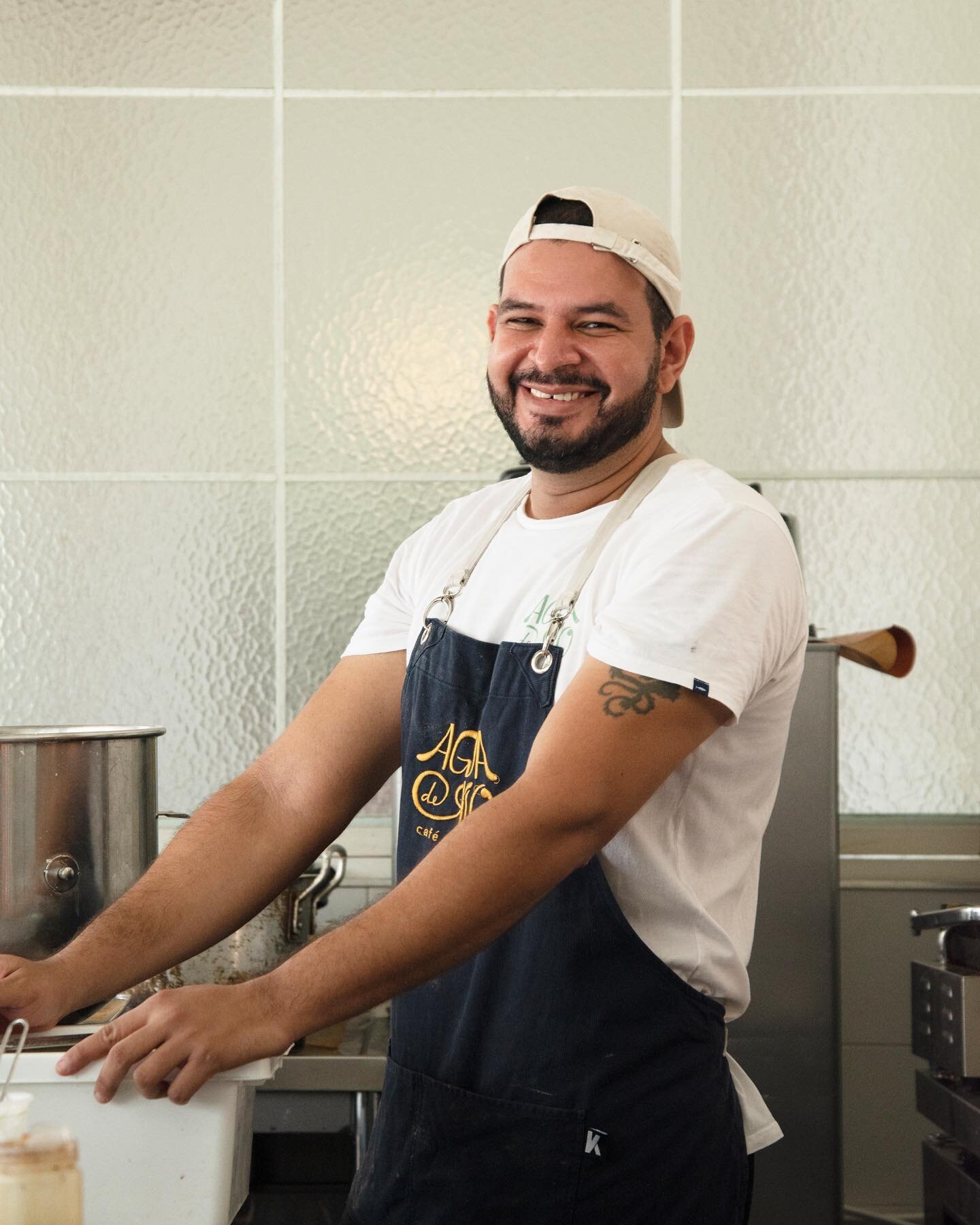 #LasAguasDeEsteR&iacute;o &mdash; Les presentamos Manuel, mejor conocido como Manolo, segundo al mando en nuestra cocina. De su trabajo en Agua de R&iacute;o disfruta sobretodo los retos que se presentan d&iacute;a a d&iacute;a, ya que para &eacute;l