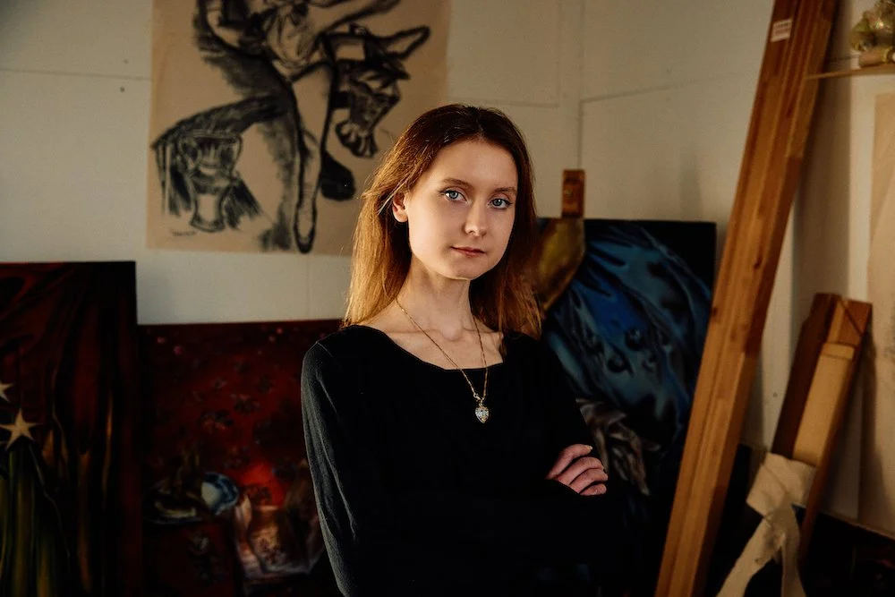The Familiar, Reimagined: Inside the Paintings of Estelle Simpson