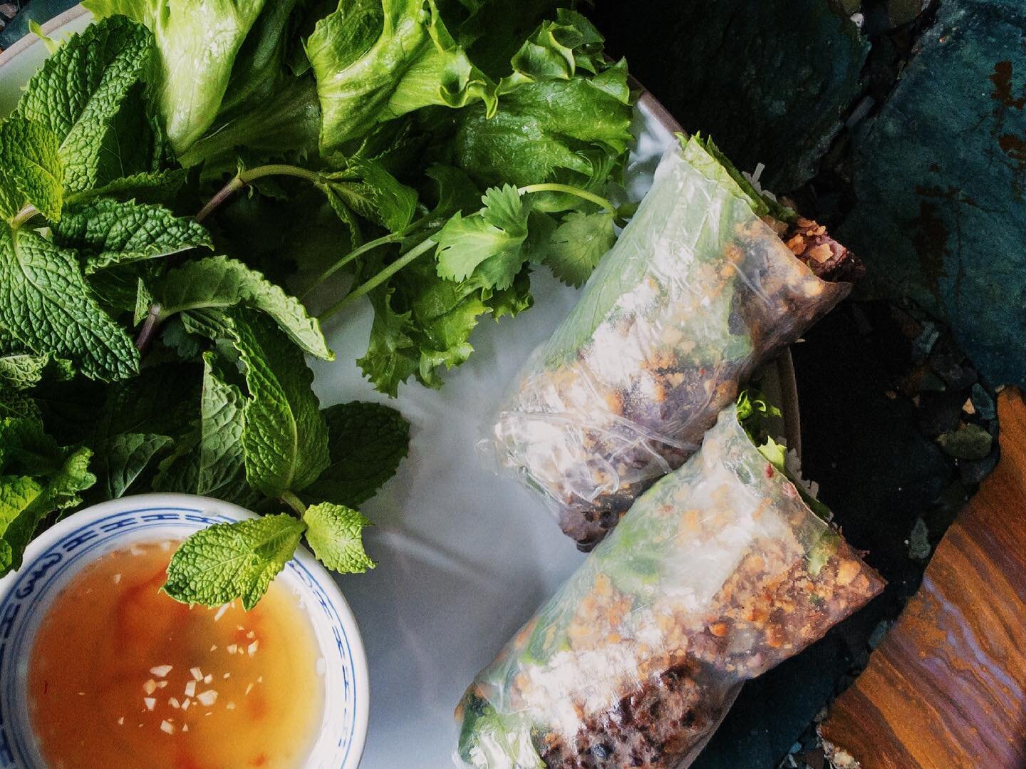 VIETNAMESE GEESE SAUSAGE SALAD ROLLS // The flavours in this dish are taken from a traditional 7-course beef dinner meal served at #Vietnamese restaurants. I&rsquo;ve taken bits from each beef course and packed them into one sausage, loaded with toas