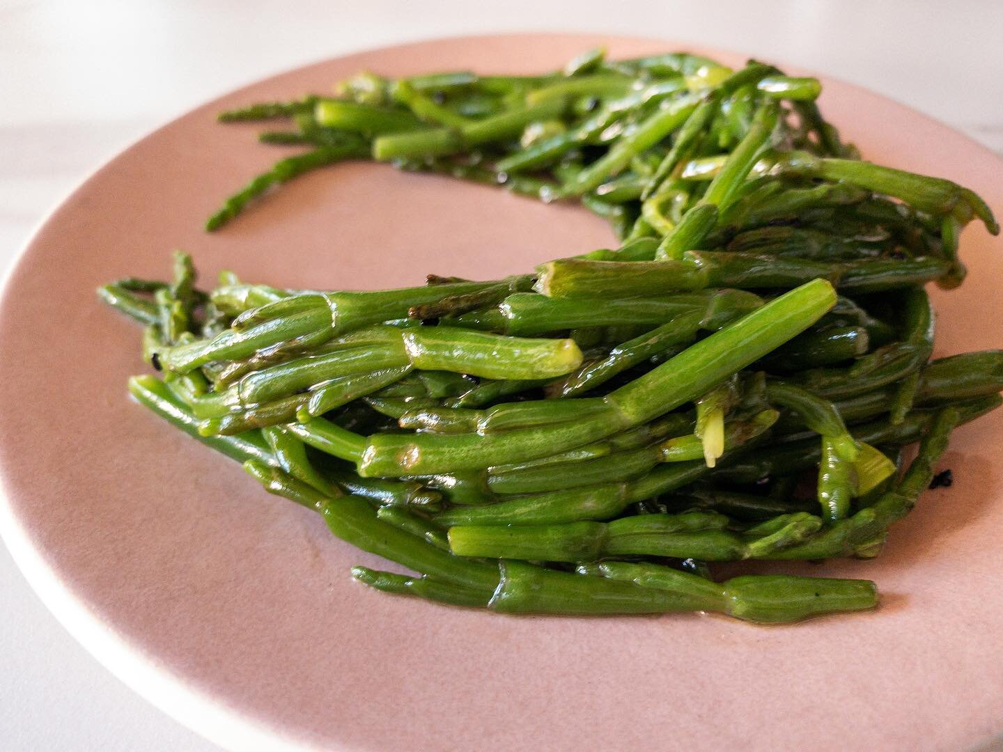 Korean Sea Asparagus, Banchan // Raw #sea #asparagus taste salty like the #ocean, and the young tips have a hint of unripped green apple peel. When boiled quickly, the flavor becomes more neutral, like a salted green bean.

This #banchan, a #Korean s