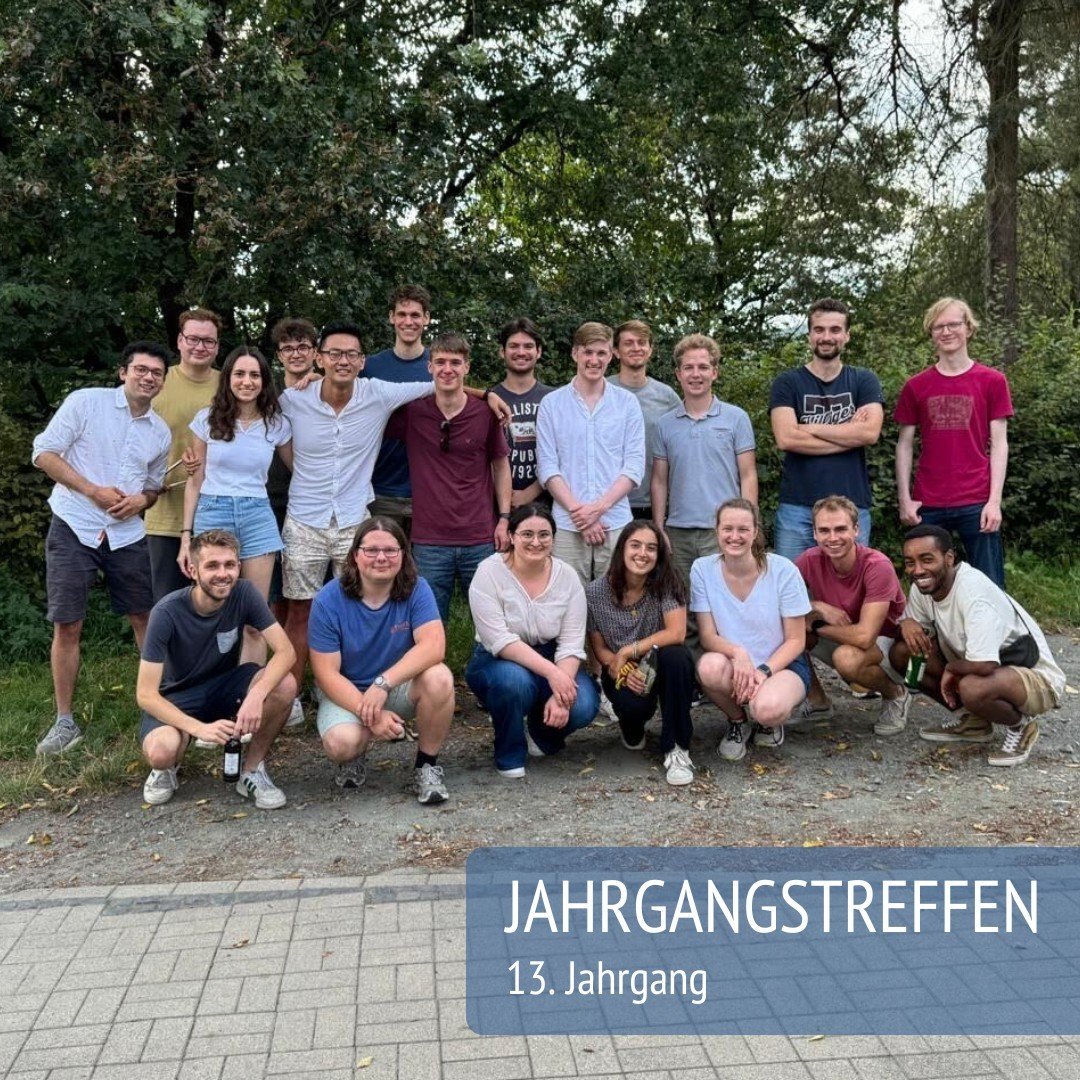 Liebe Ehemalige, ⛰️

vor nicht all zu langer Zeit kam der 13. Jahrgang in einer Grillh&uuml;tte in Niderbiel zusammen, um ihr neunj&auml;hriges Bestehen zu feiern.🥳

Wir freuen uns auf kommende Jahrgangstreffen!

Eure Ehemaligengemeinschaft🫶