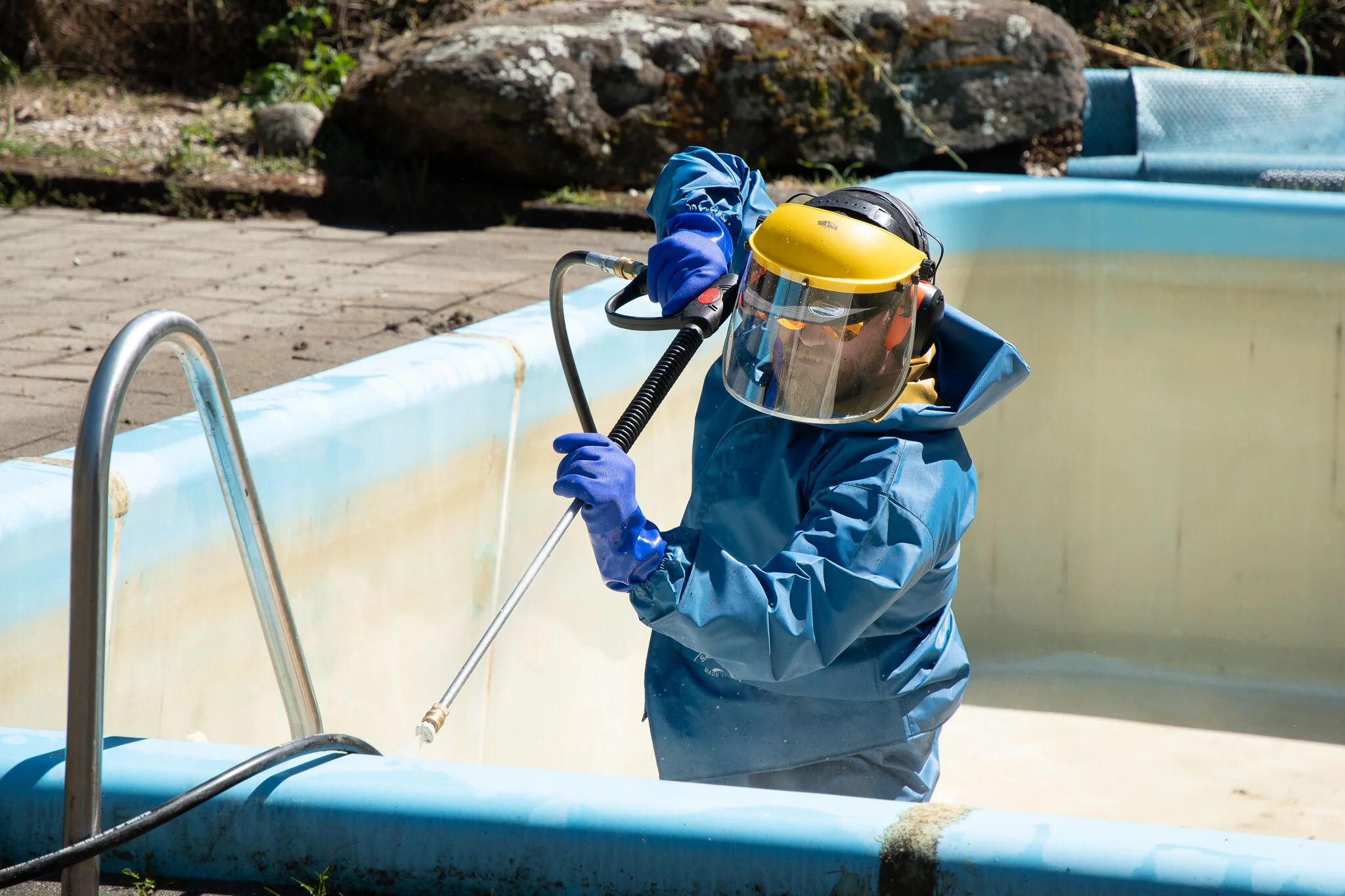 Southern Lakes Water Blasting soft wash houses, commercial buildings, exterior house cleaning