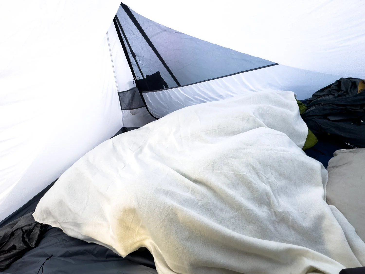 Thin polyester throw enclosed footbox