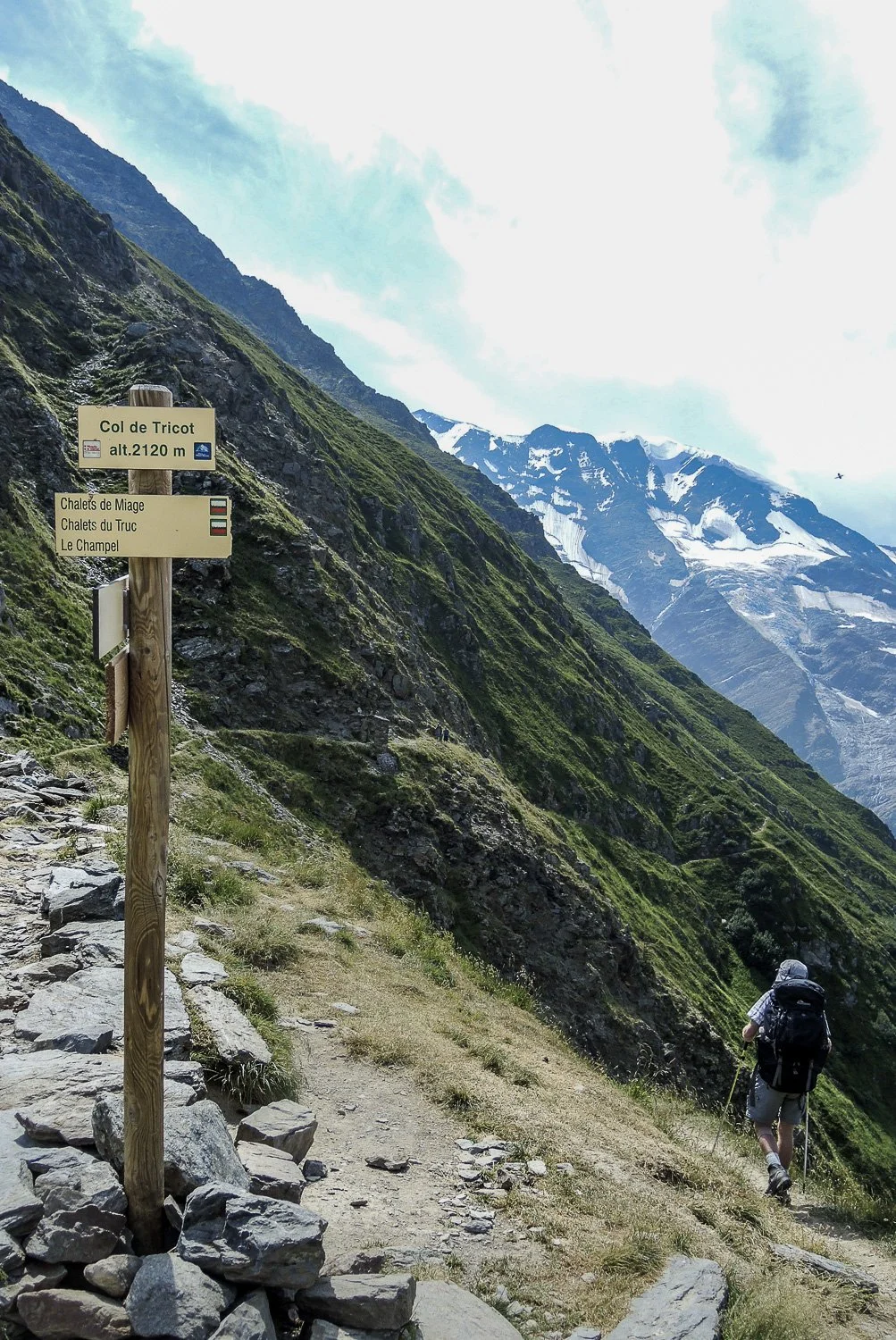 clear track signage along the Tour Mont Blanc
