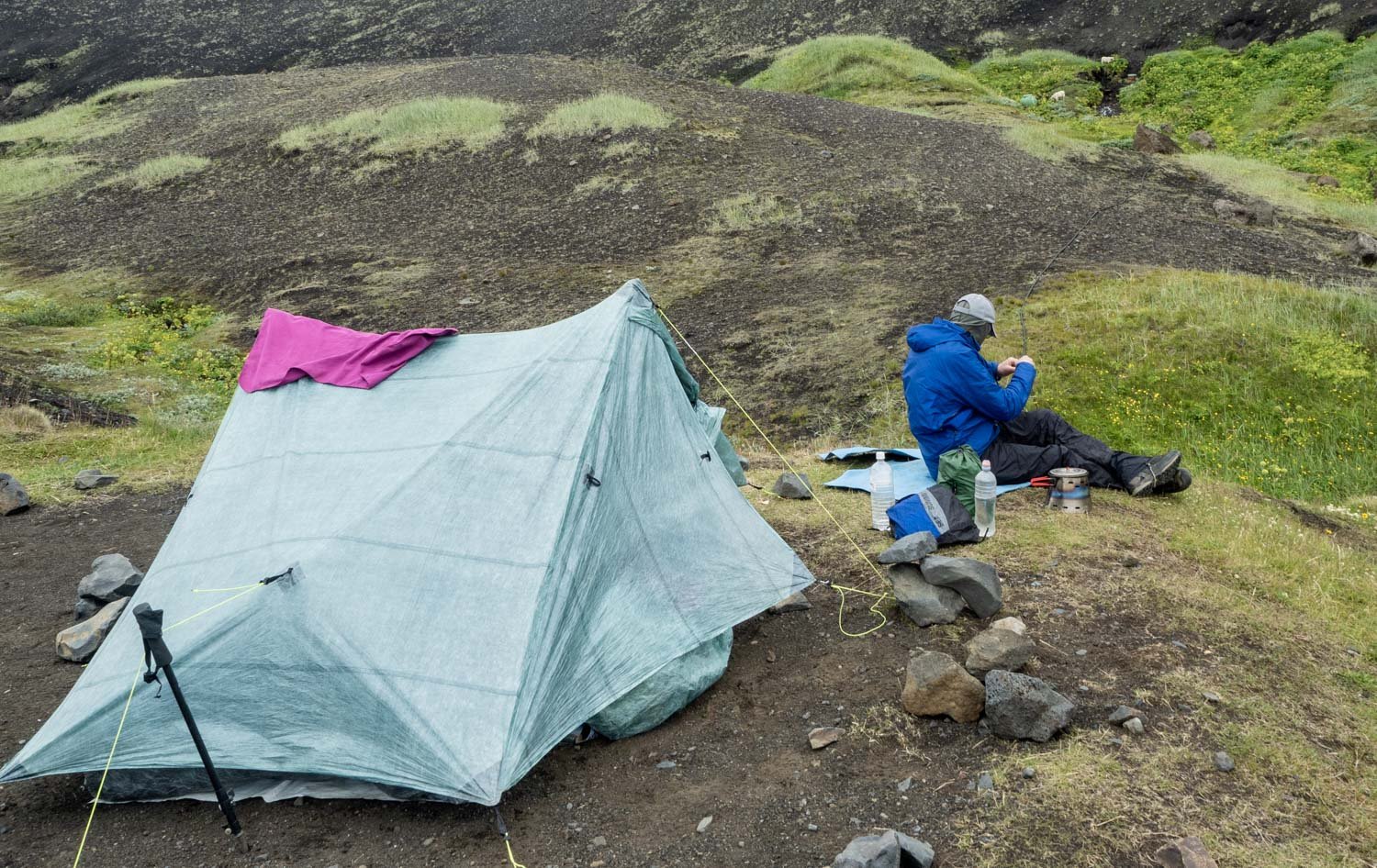 How to stake out tents on a sandy beach – Scout Life magazine