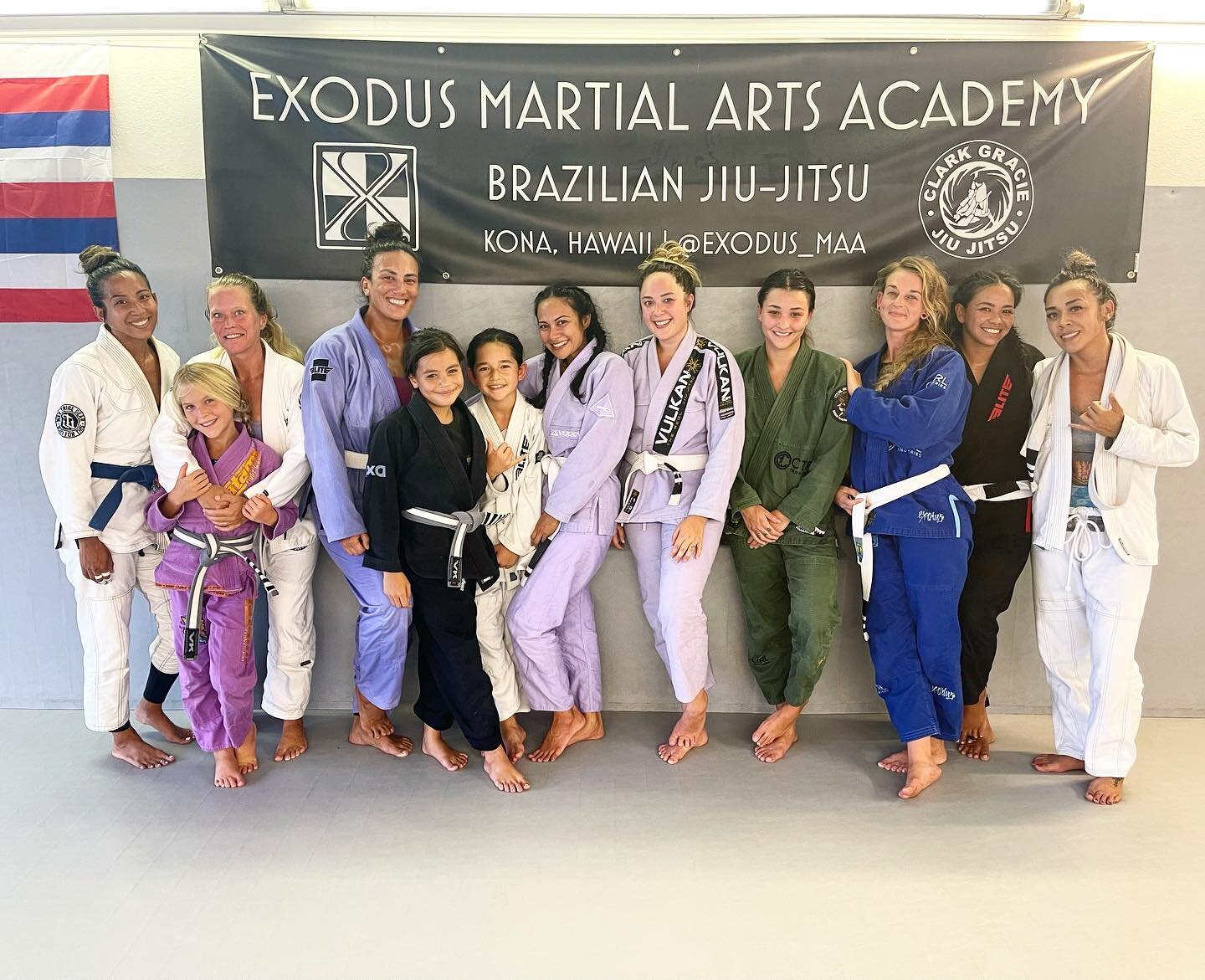 Wahine Class was on FIYAAAAH tonight 🔥 So glad to have @sawkahale start her first Jiujitsu class with us and welcome back on the mats Coach @msgretchxo ! 💃🏽 Also, a big congratulations to the women who received stripes this week! 💯  We are so pro