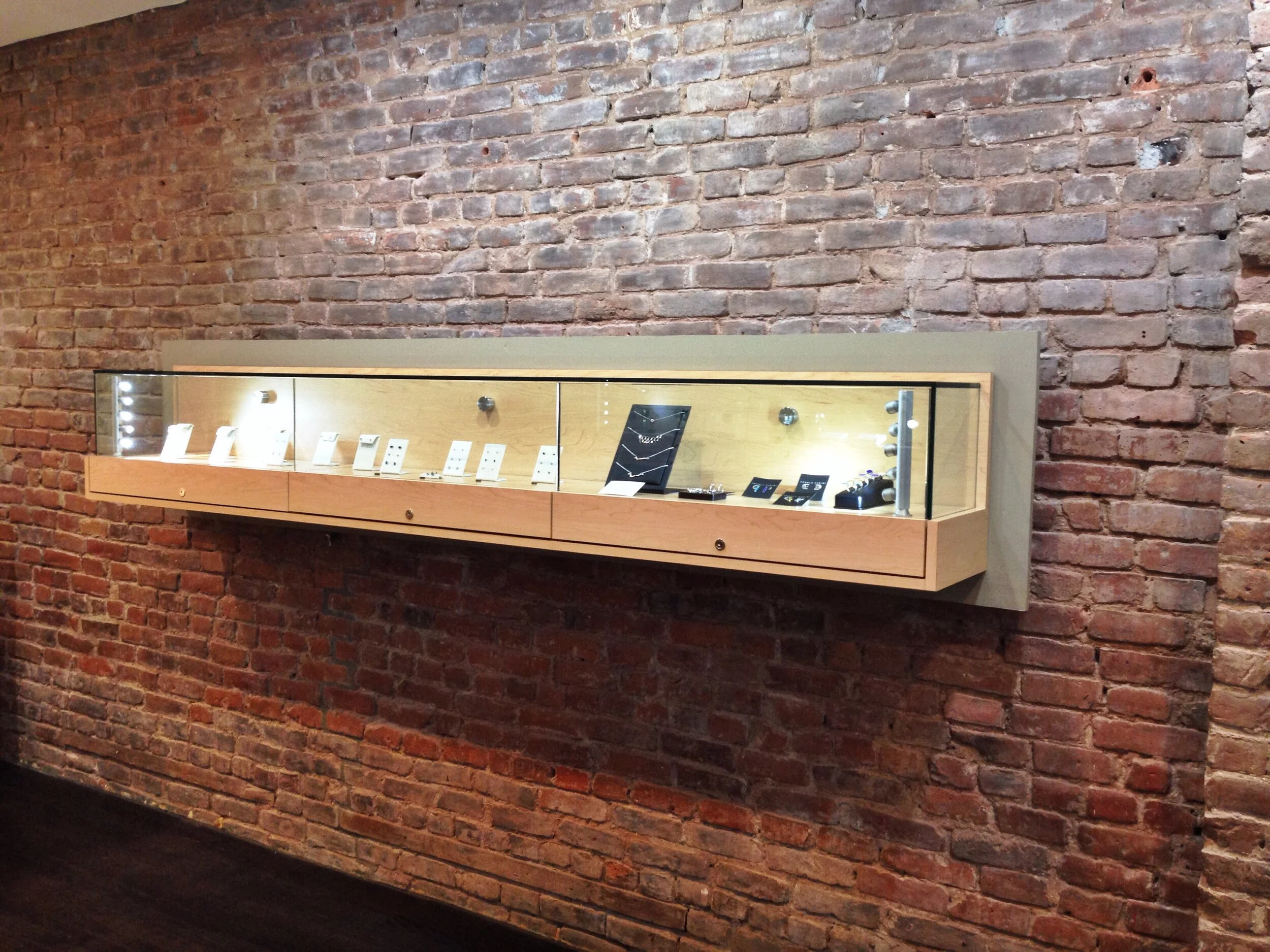 Floating Showcase Design