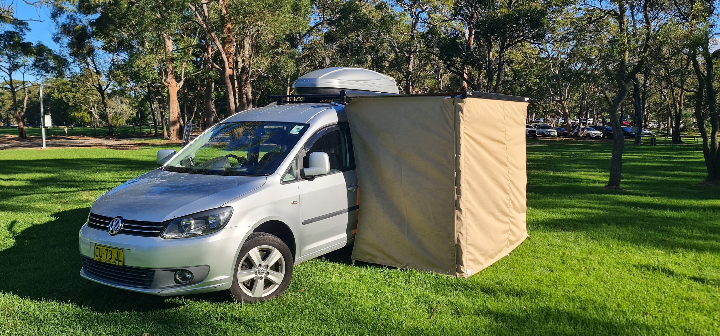 
Rod, Camper sides to existing roof pull out
Extender poles at the roof and z
ipped at the poles