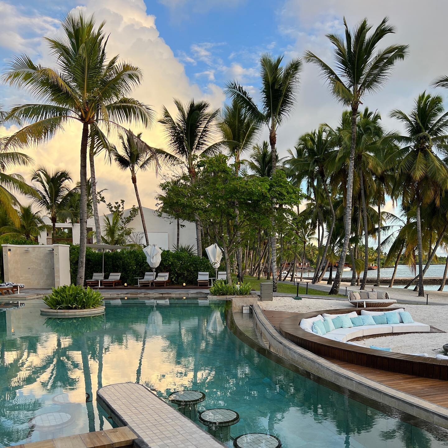 🌅 Sundowner time at @oolesaintgeran 

 #mauritius #oolesaintgeran #travel #oneandonly #oomoments #beach #luxury #holiday #paradise #luxurytravel #vacation #feelmauritius #oneandonlylesaintgeran #hotel #islandlife #luxurylifestyle #ilemaurice #indian
