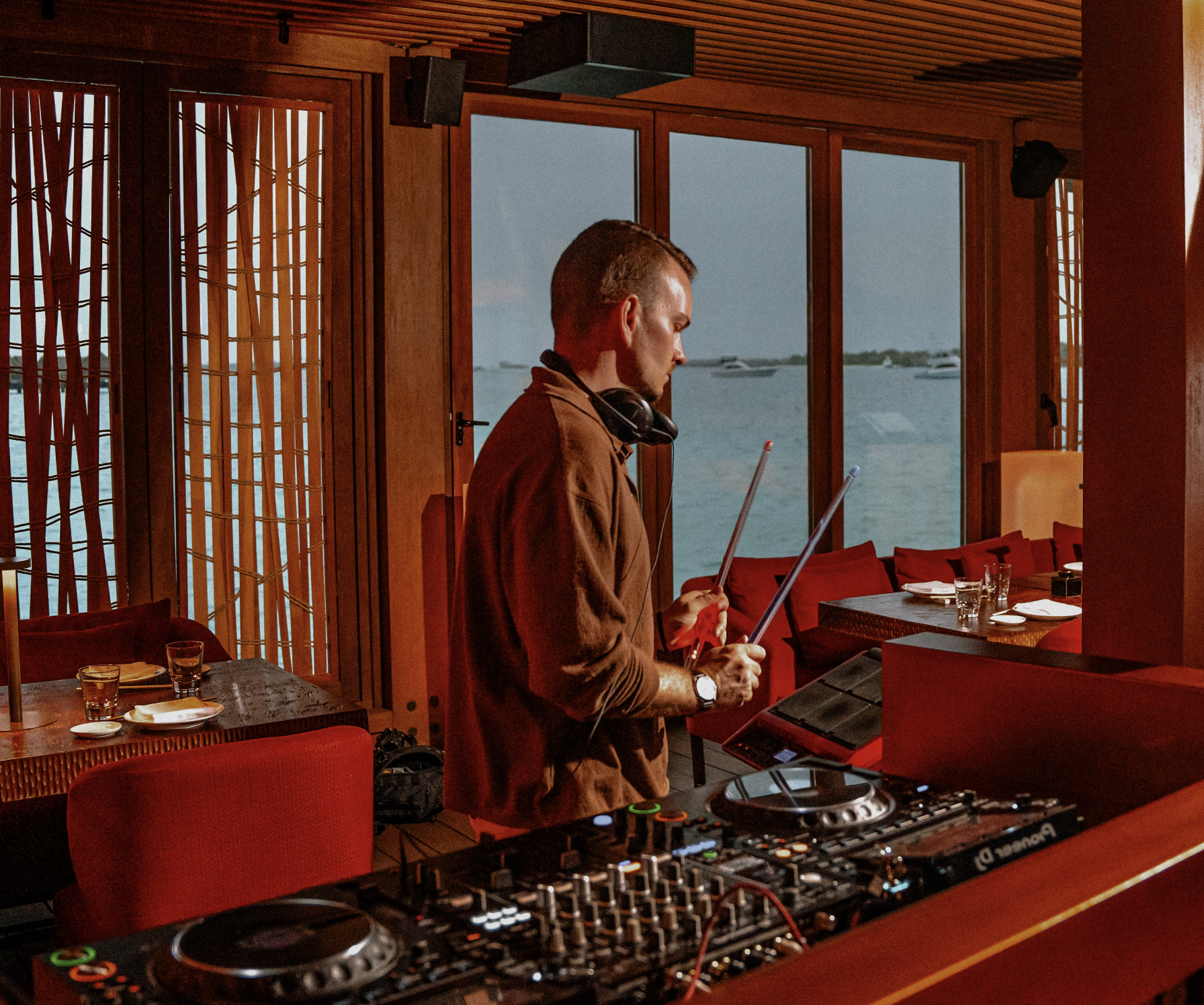 Zuma Maldives Waldorf Astoria DJ