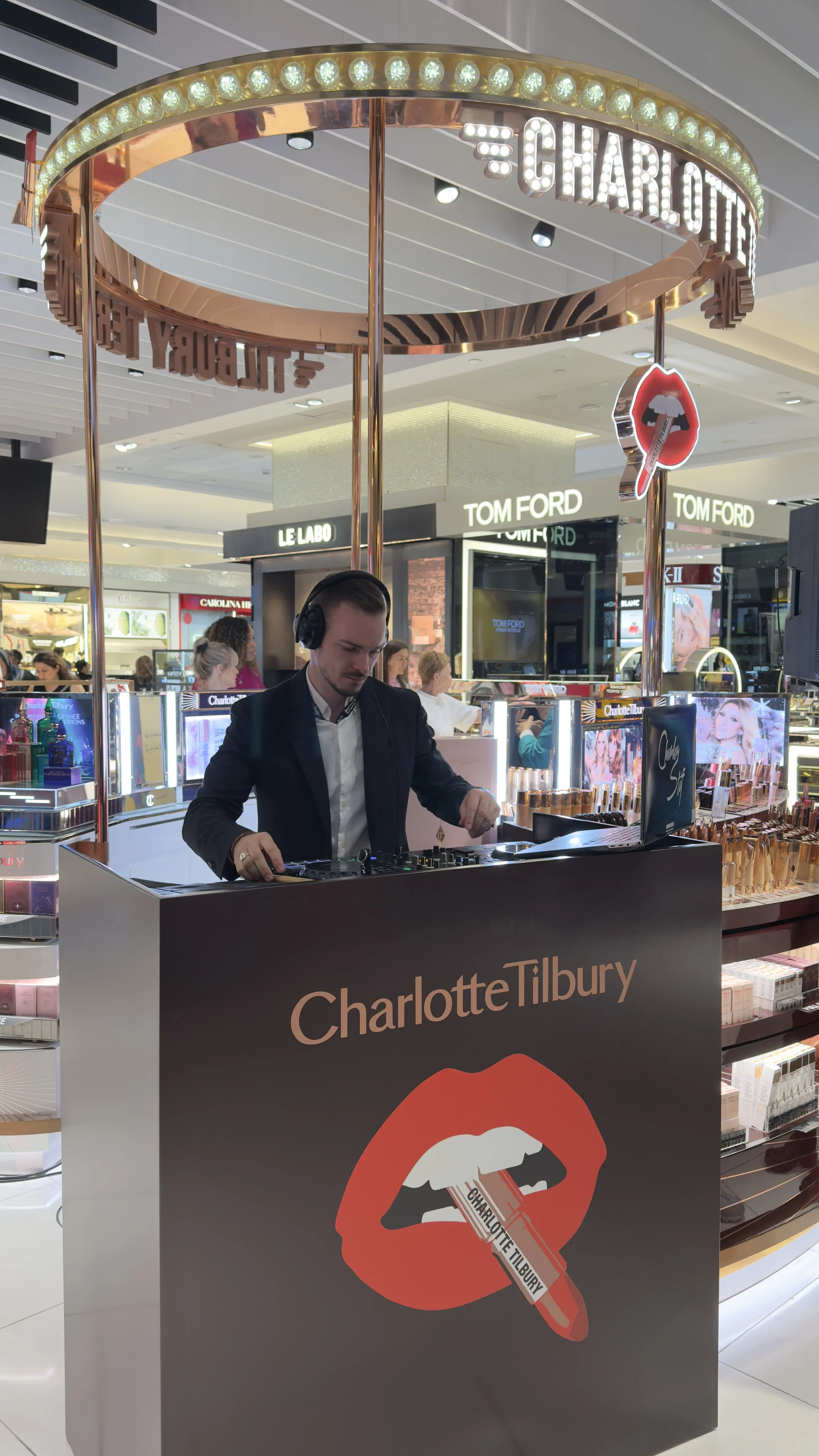NOVEMBER 2025 : CHARLOTTE TILBURY at Dubai Airport