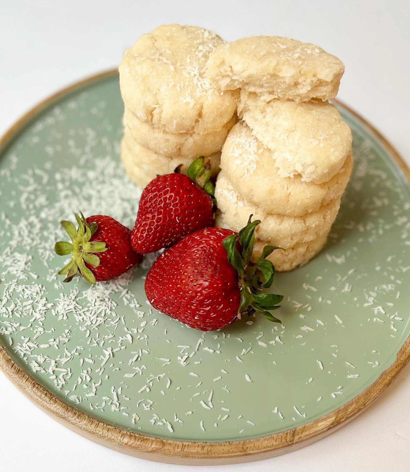 Farm-fresh Ontario strawberries + Coconut Bliss cookies = summertime heaven 🤤😍

Send us a message to order yours today!