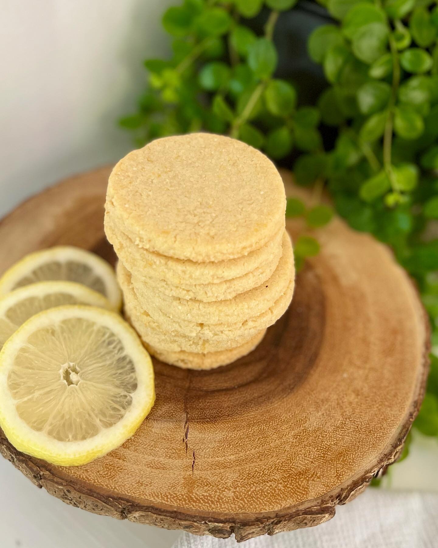 Only a few more weeks to try our seasonal special! 
Place your lemon zest orders today&hellip; we promise you don&rsquo;t want to miss this one🍋🤩

#cookiesofinstagram #glutenfreecookies #gfbaking #gfbakery #vegan #vegancookies #cookie #bakeshop #tr