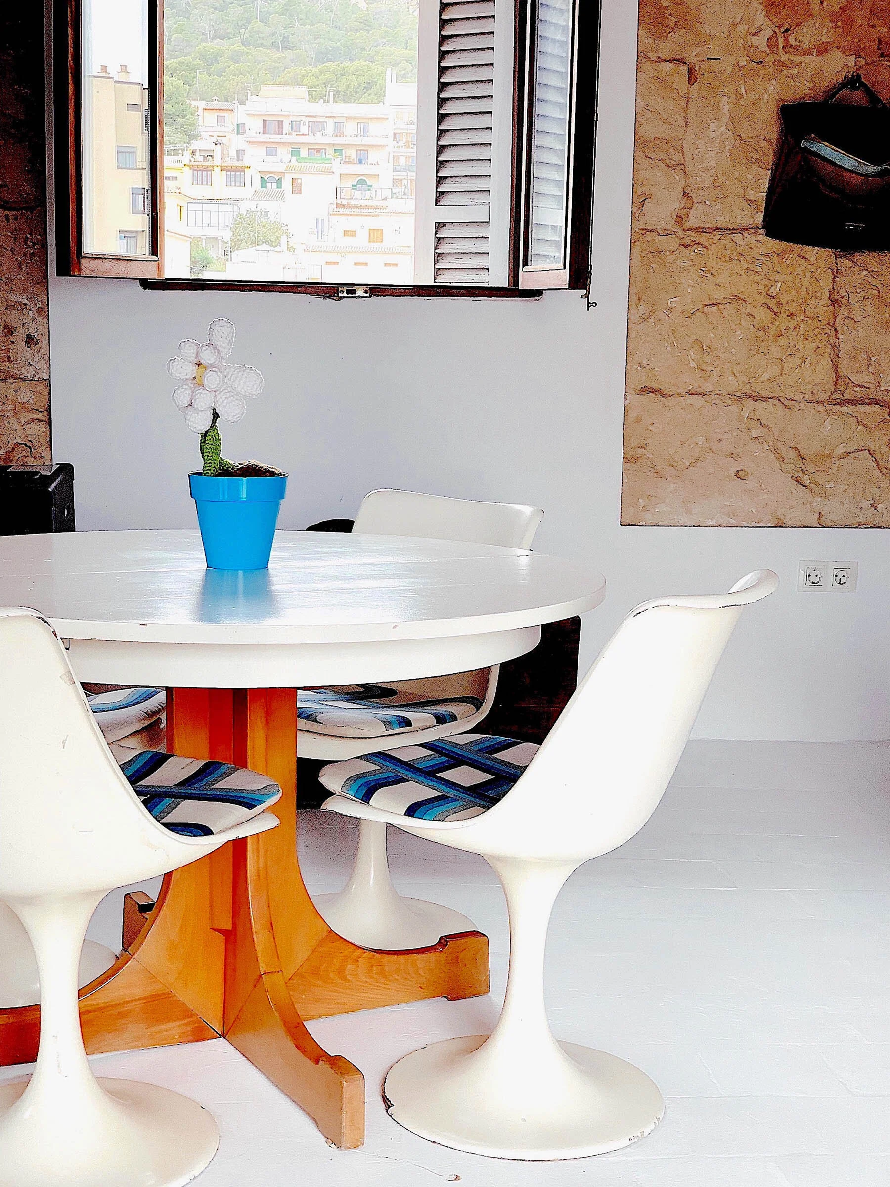 airbnb-palma-mallorca-view-window-dining-table.jpg