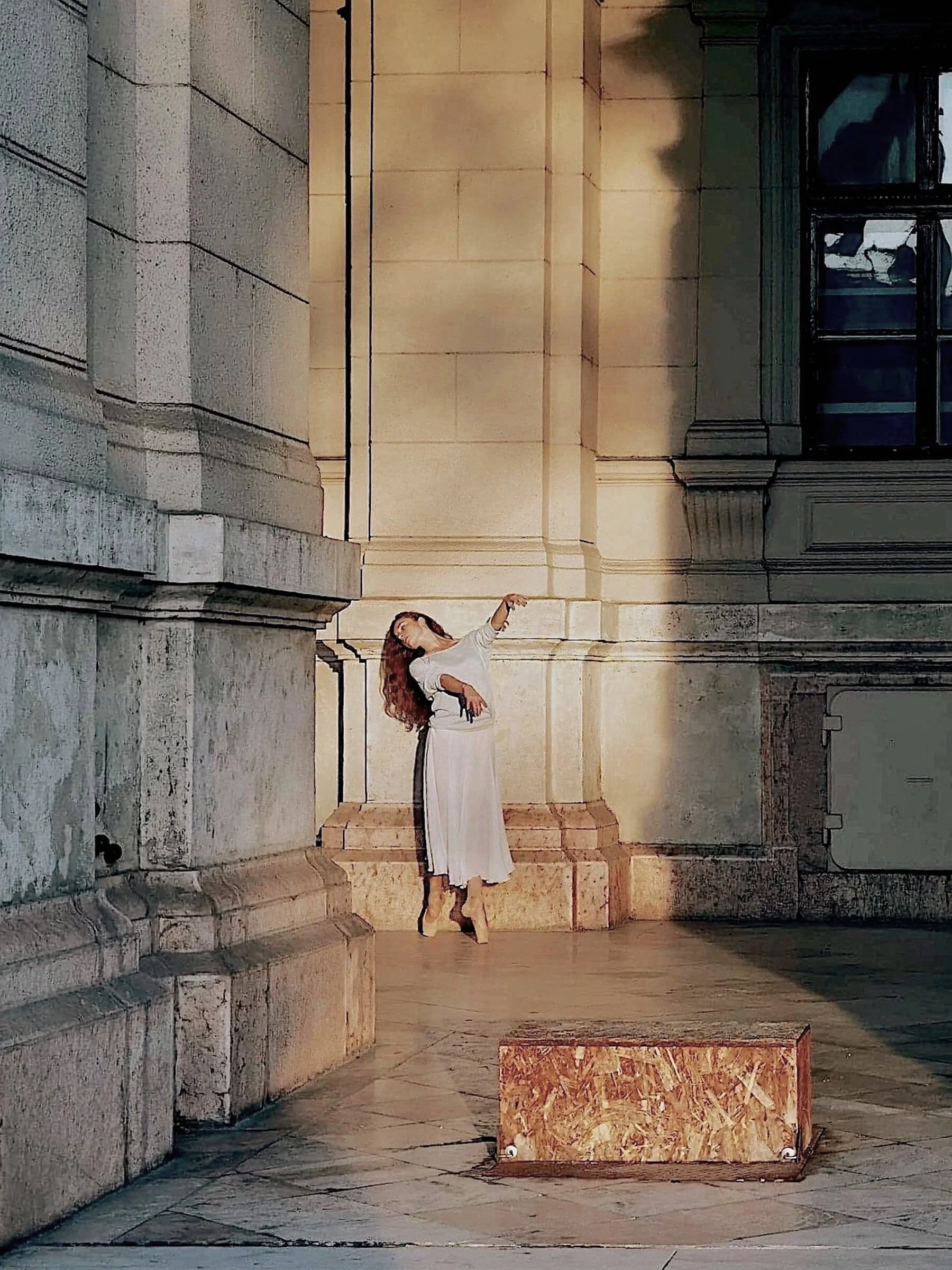street-walking-budapest.ballet-danver-sunset.jpg